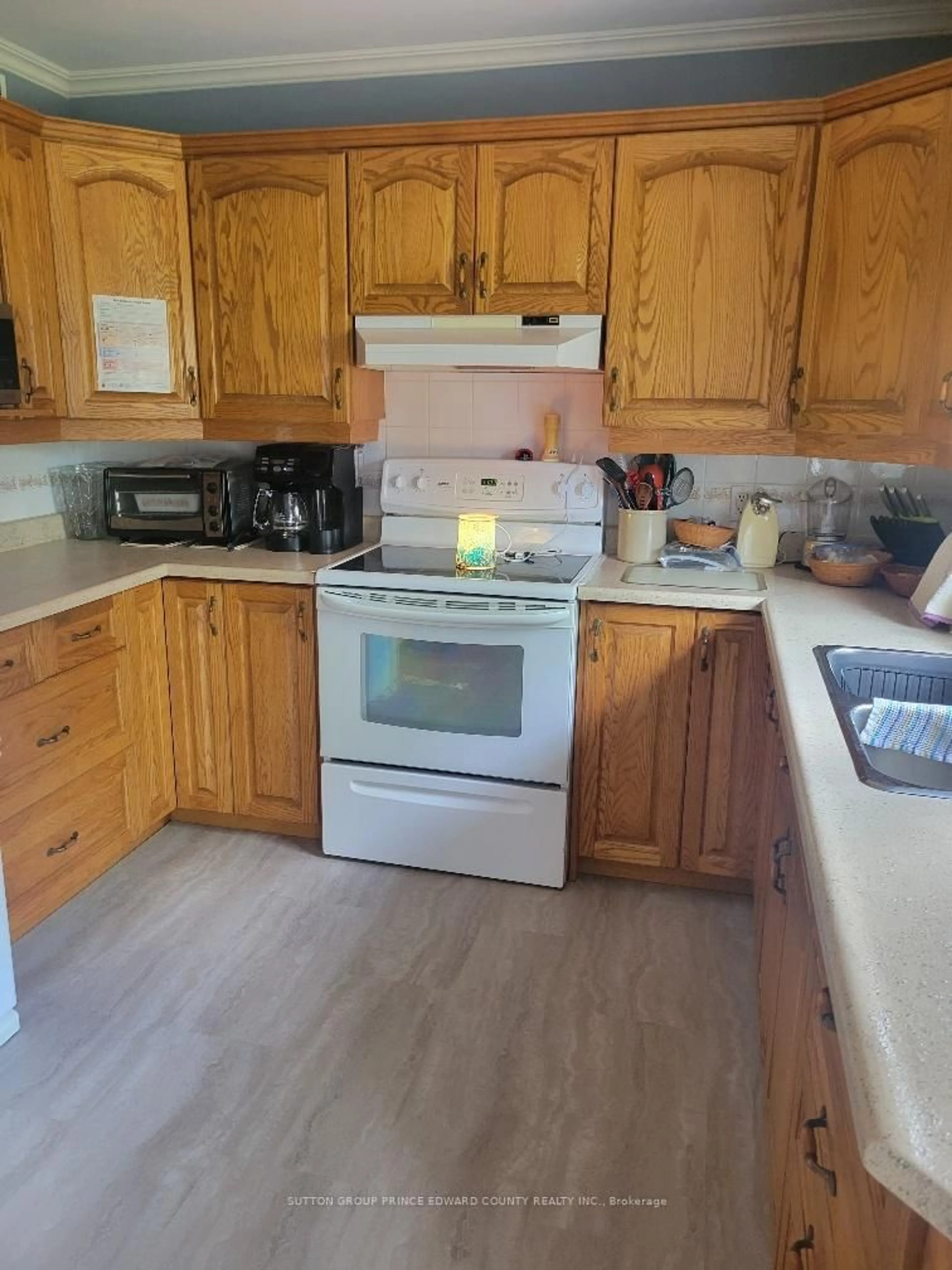 Standard kitchen, unknown for 100 Selena Ave, Belleville Ontario K8P 4C4