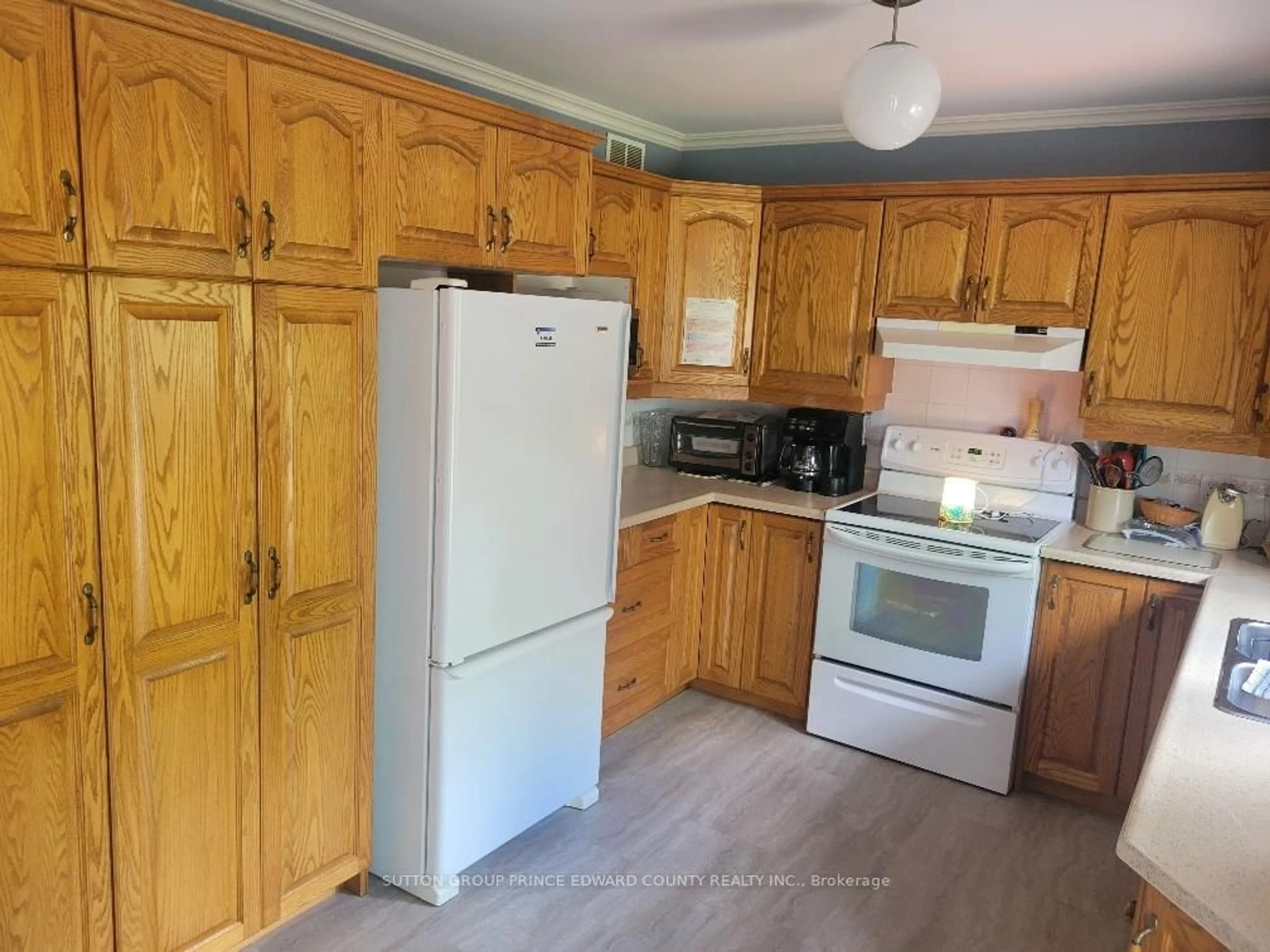 Standard kitchen, unknown for 100 Selena Ave, Belleville Ontario K8P 4C4