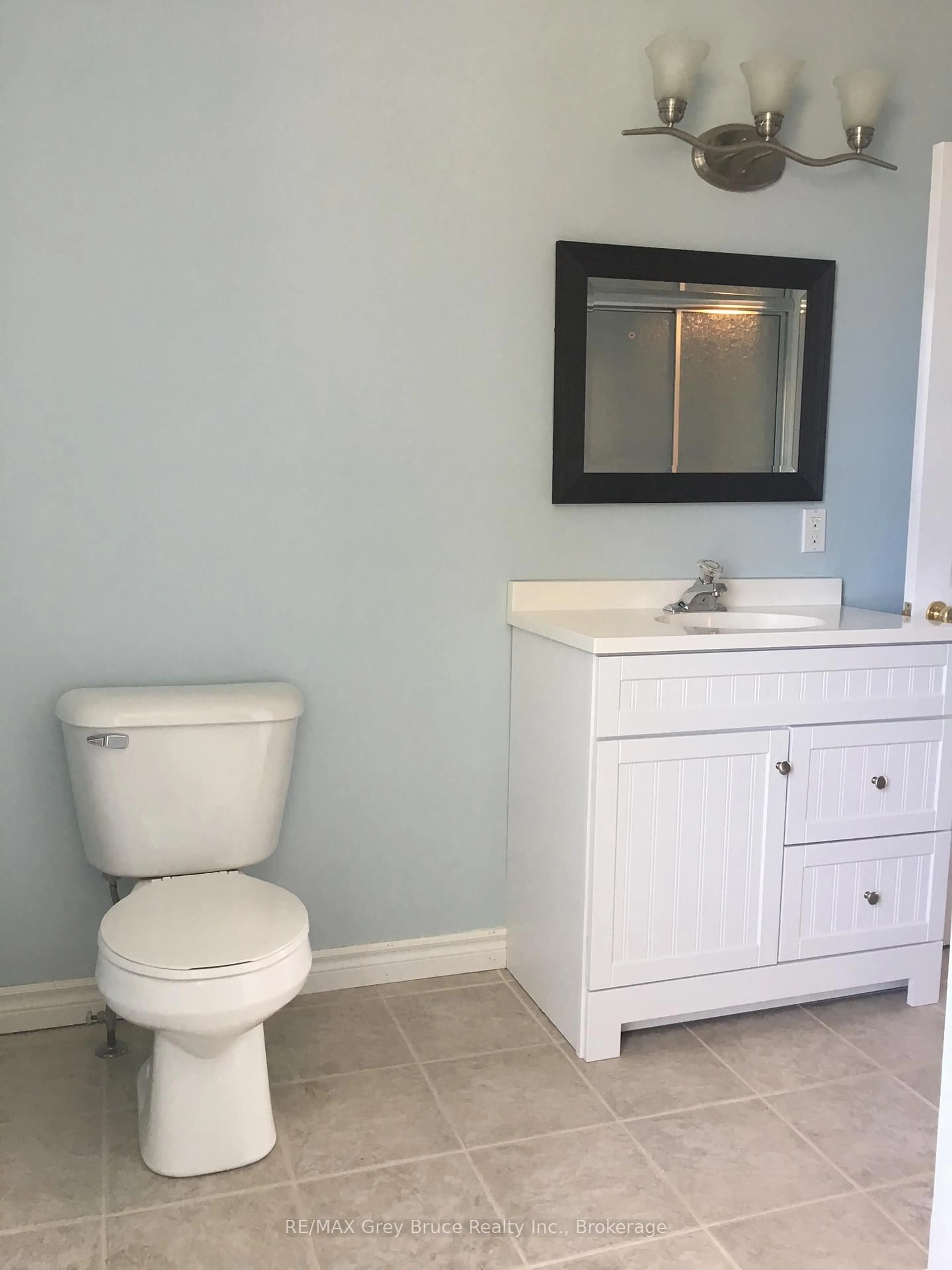 Standard bathroom, ceramic/tile floor for 784 16th St, Owen Sound Ontario N4K 1Y9