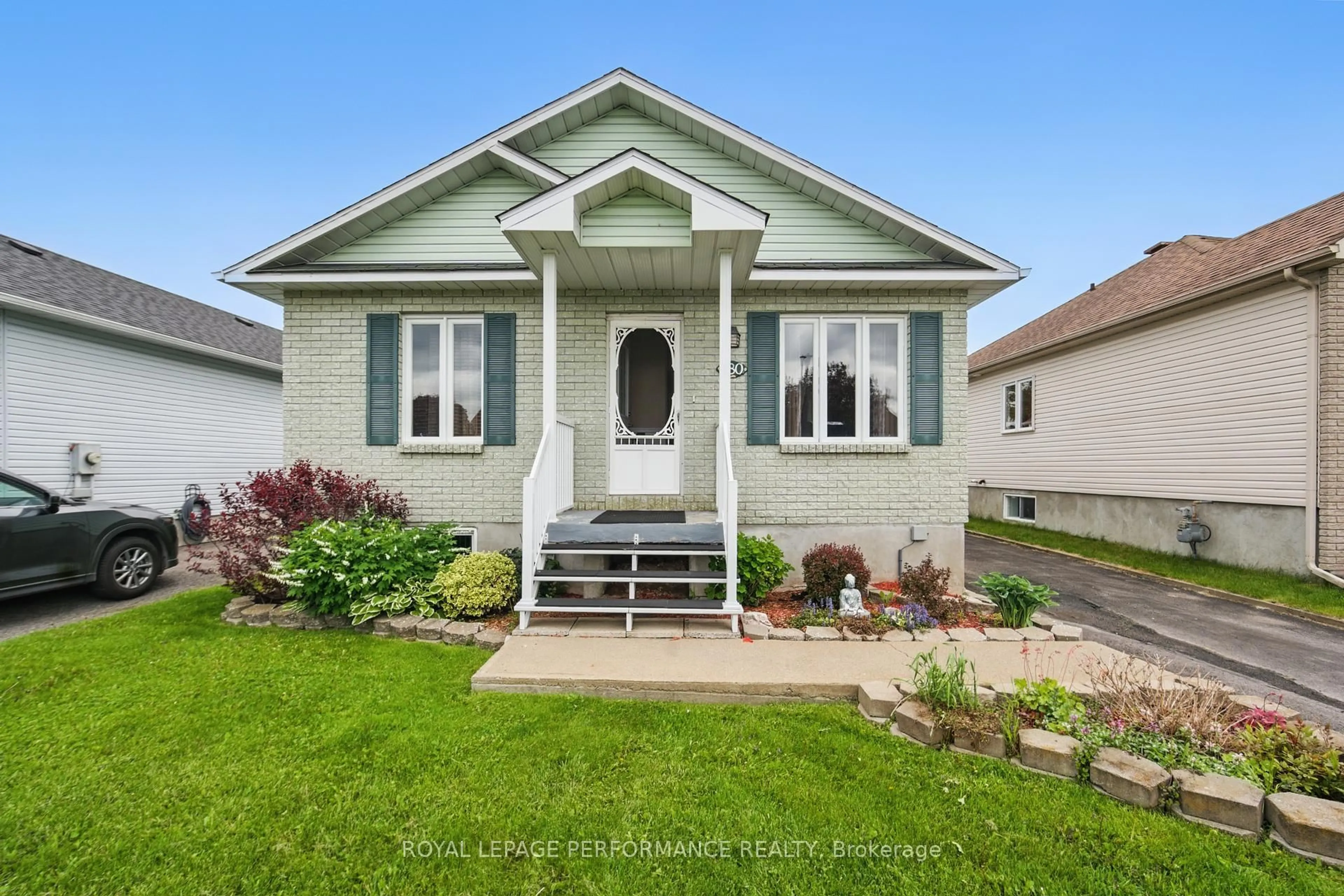 Home with vinyl exterior material, street for 880 Pilon St, Hawkesbury Ontario K6A 3P8