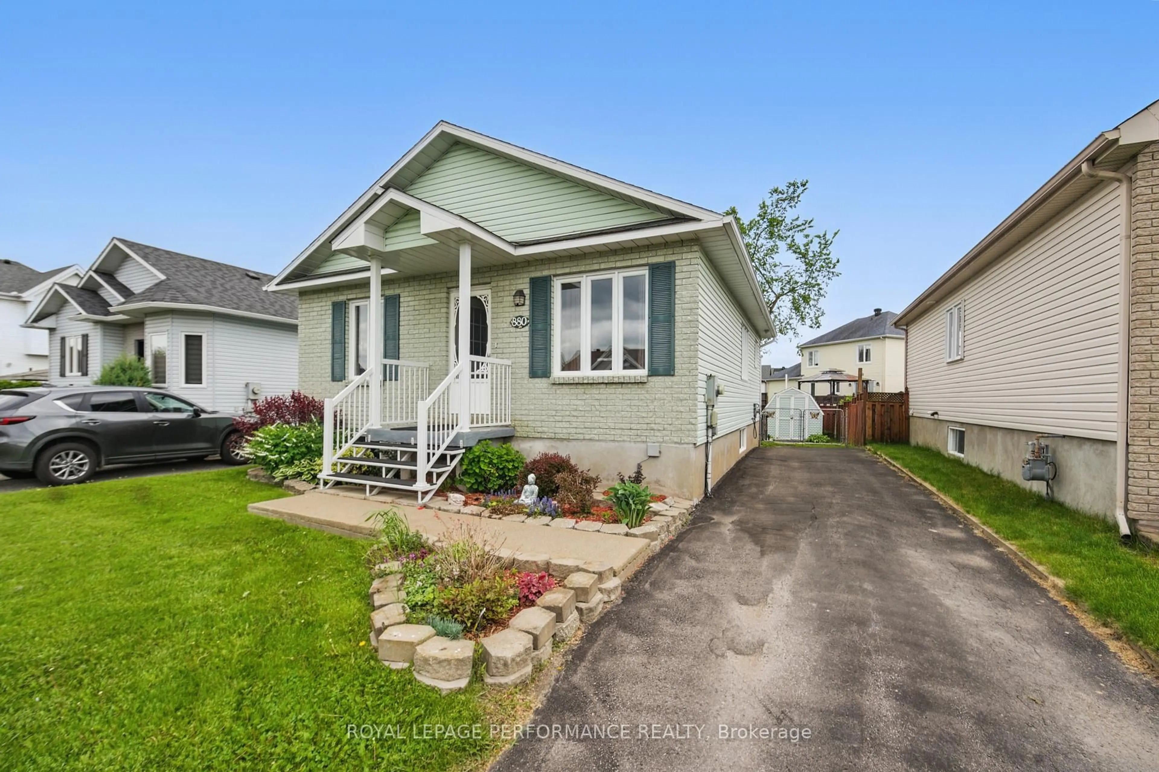 Home with vinyl exterior material, street for 880 Pilon St, Hawkesbury Ontario K6A 3P8