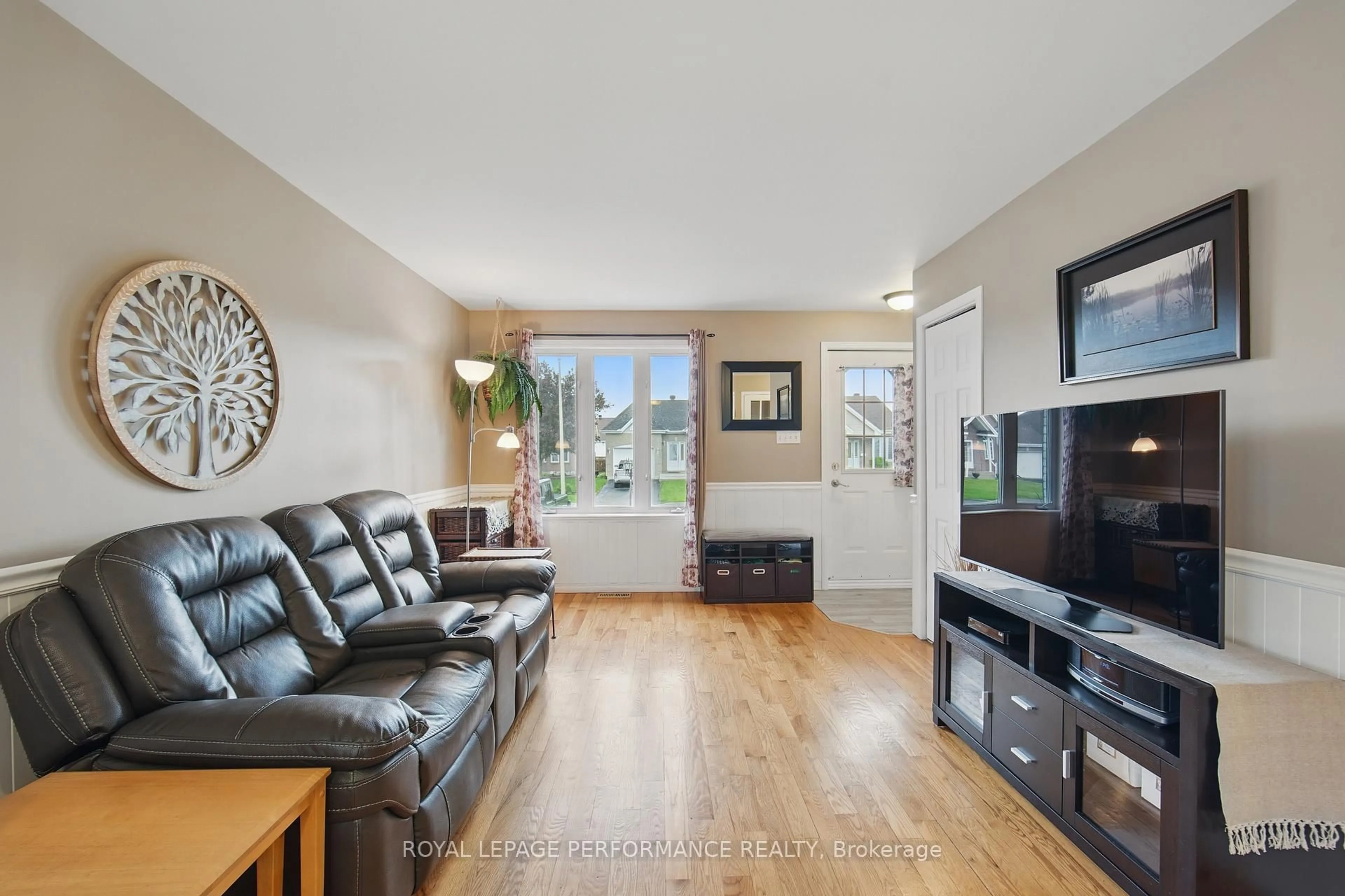 Living room with furniture, unknown for 880 Pilon St, Hawkesbury Ontario K6A 3P8