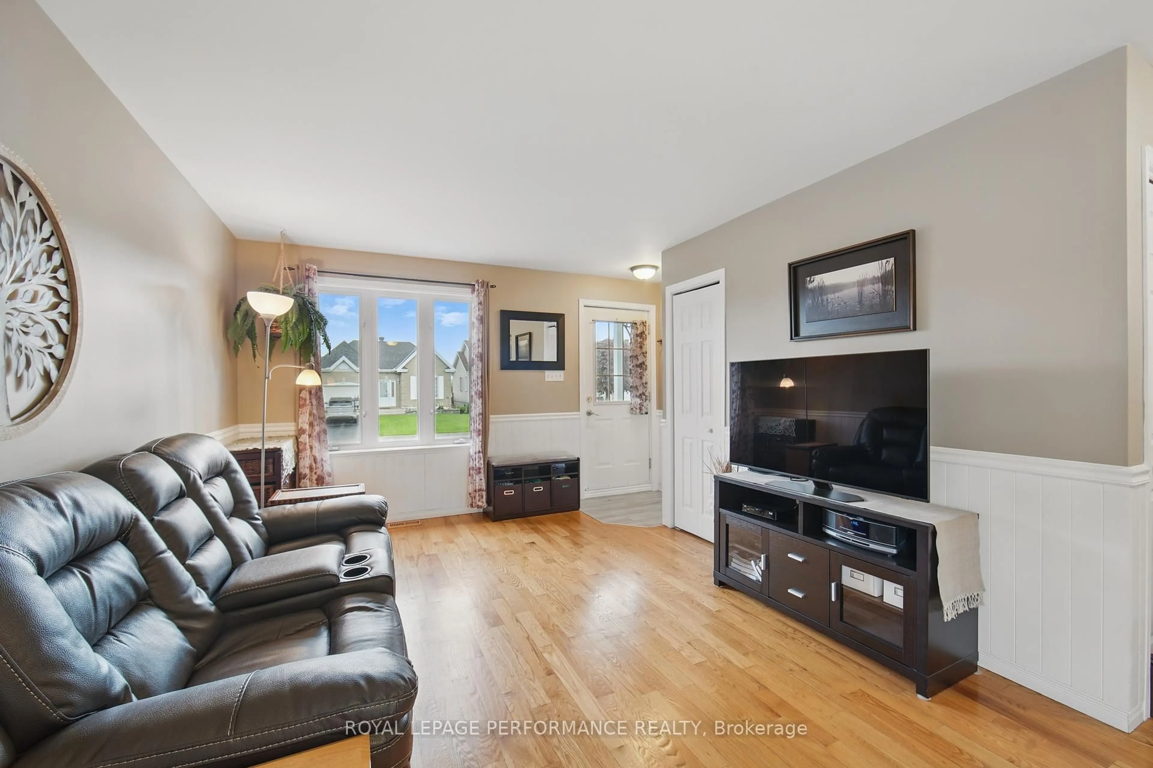 Living room with furniture, unknown for 880 Pilon St, Hawkesbury Ontario K6A 3P8
