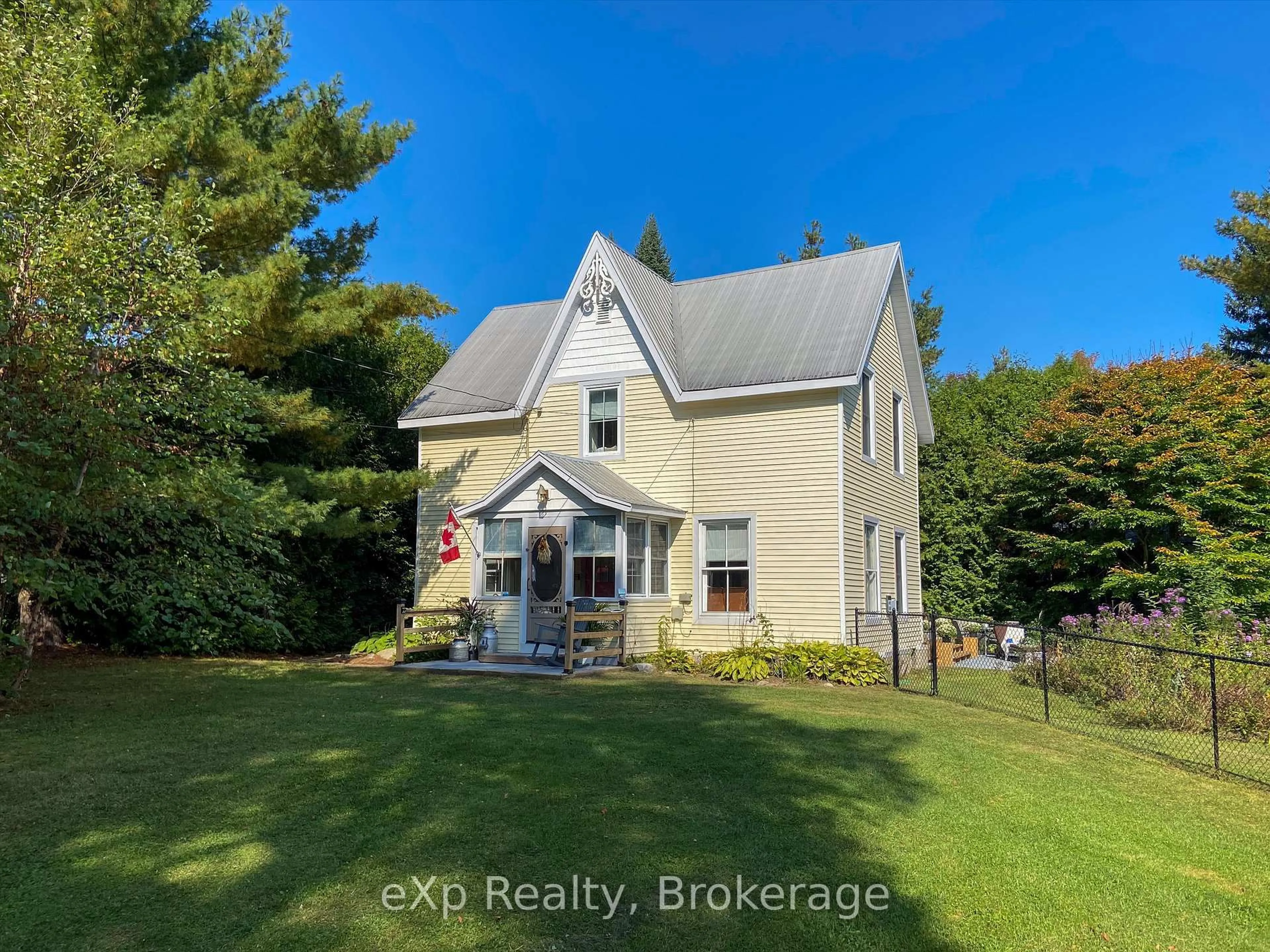 A pic from outside/outdoor area/front of a property/back of a property/a pic from drone, water/lake/river/ocean view for 4 Spruce St, Lake of Bays Ontario P0B 1A0