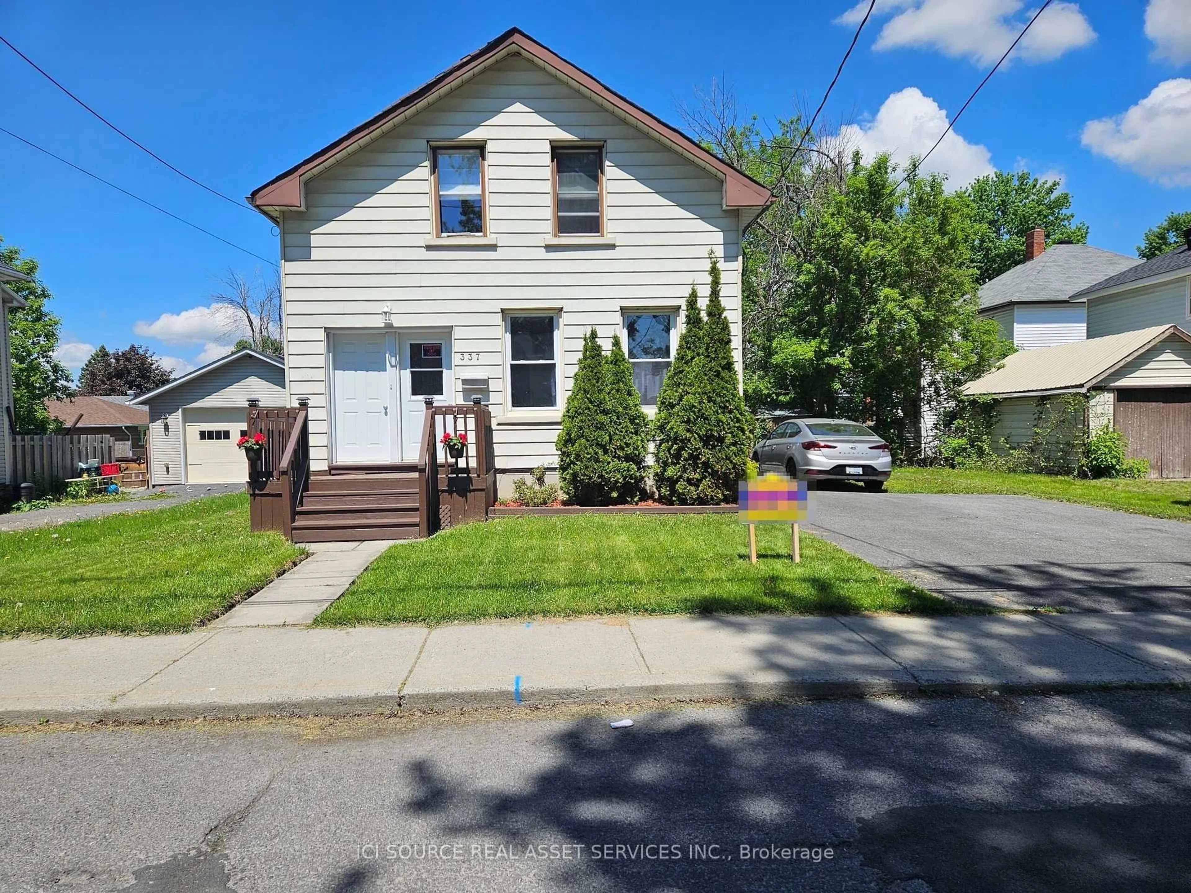 A pic from outside/outdoor area/front of a property/back of a property/a pic from drone, street for 337 Sixth St, Cornwall Ontario K6H 2P1