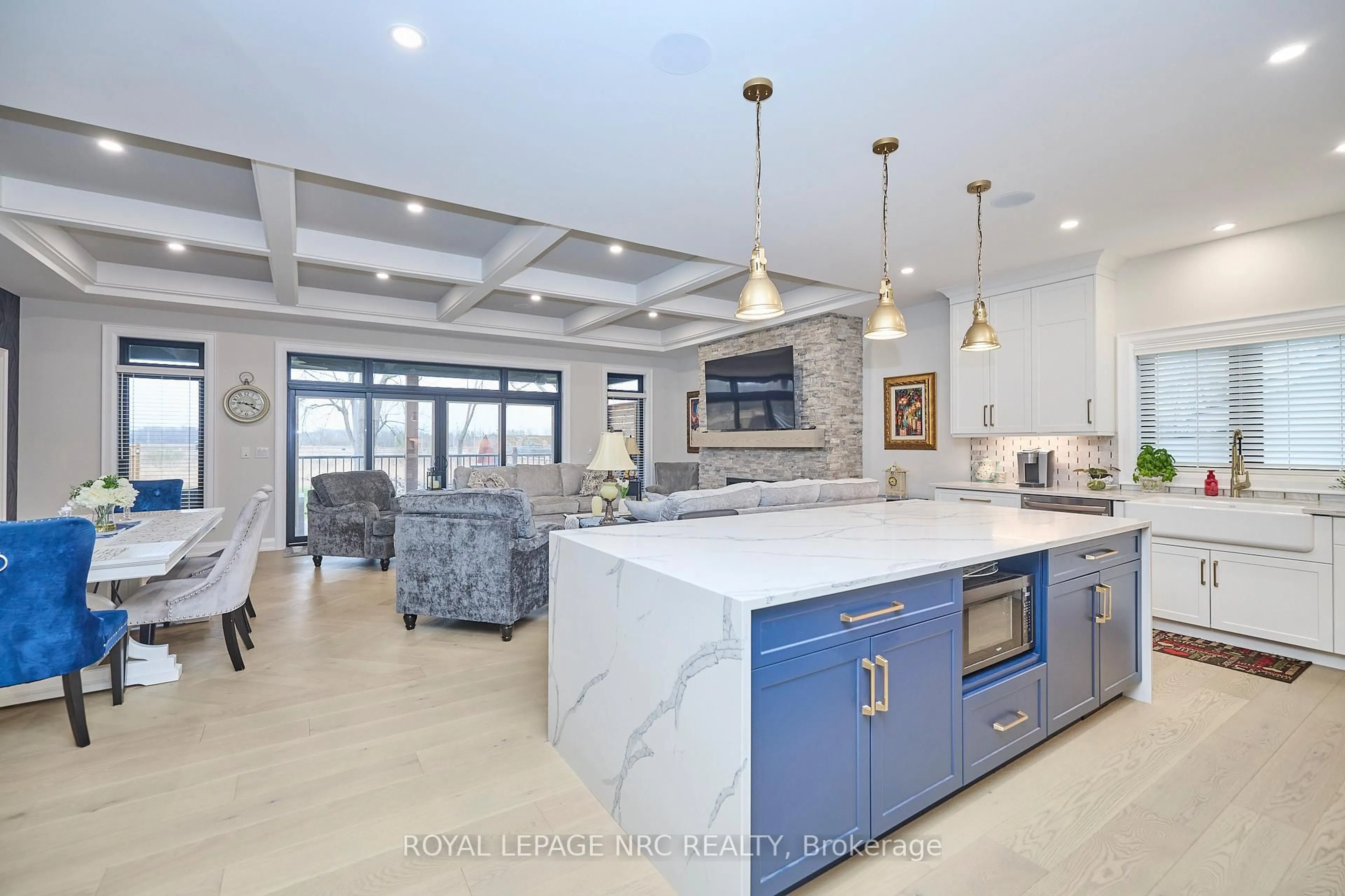 Open concept kitchen, ceramic/tile floor for 1174 Spears Rd, Fort Erie Ontario L2A 4N1