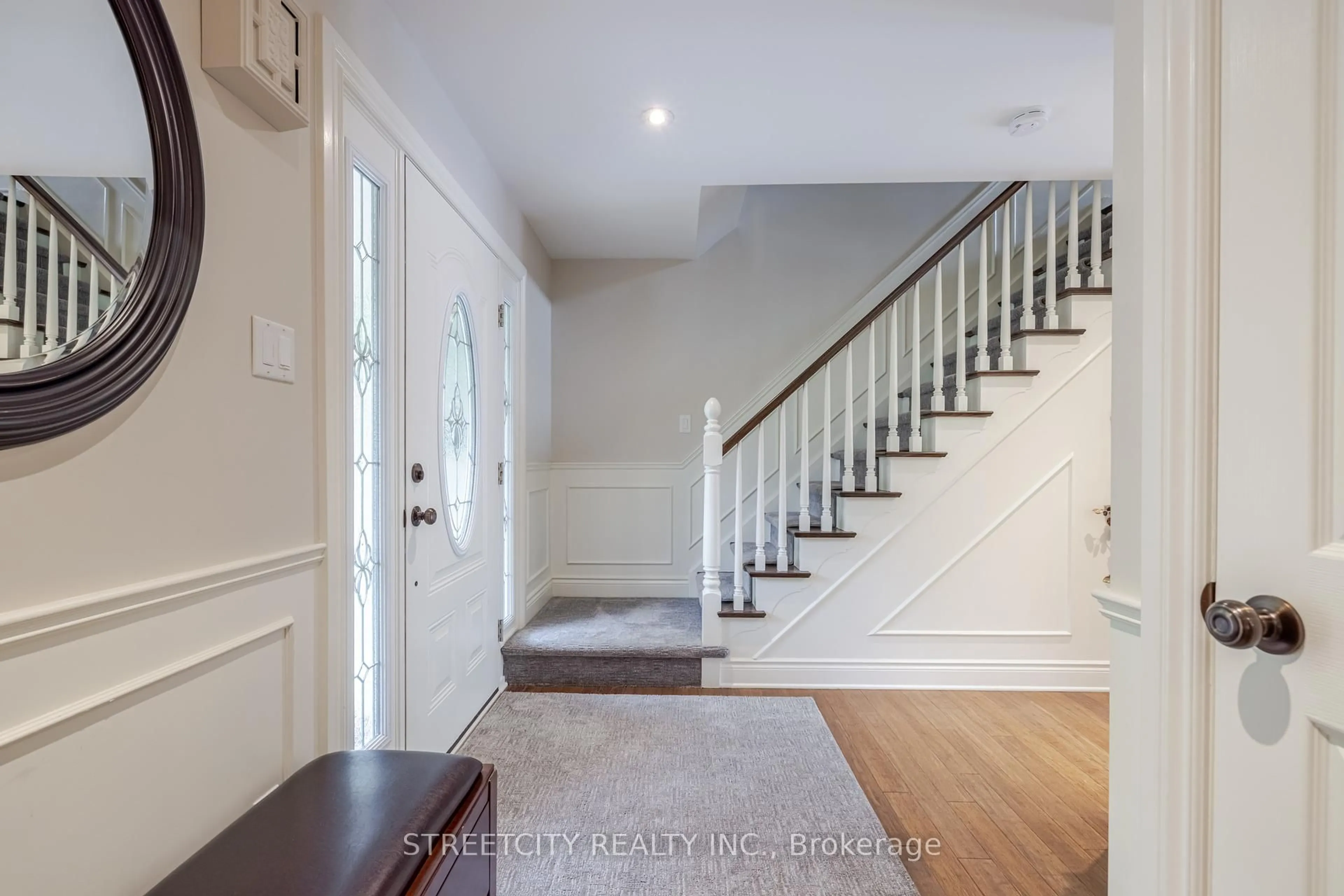 Indoor entryway for 66 Guildford Crt, London South Ontario N6J 3Y1