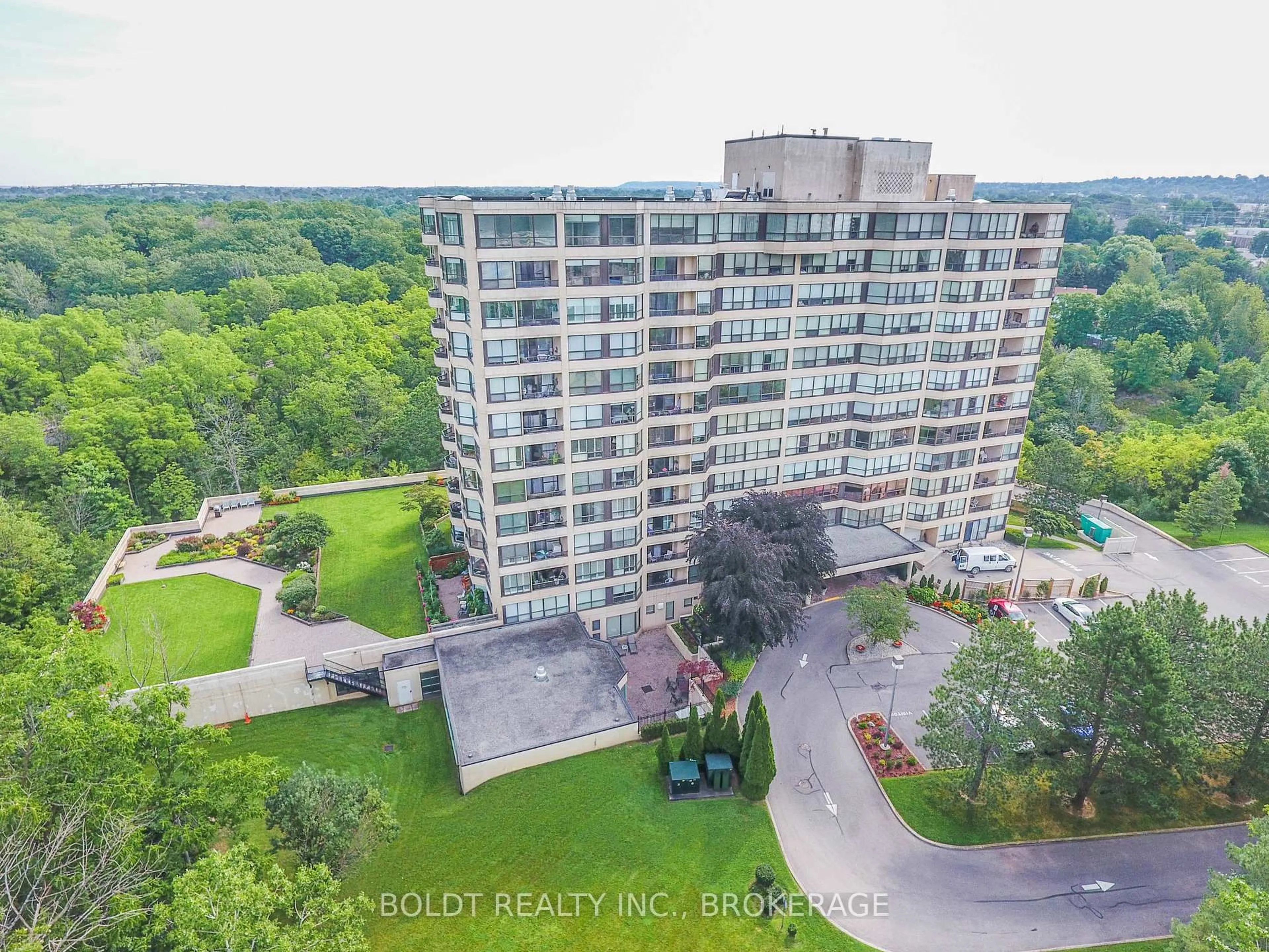 A pic from outside/outdoor area/front of a property/back of a property/a pic from drone, city buildings view from balcony for 3 Towering Heights Blvd #603, St. Catharines Ontario L2T 4A4