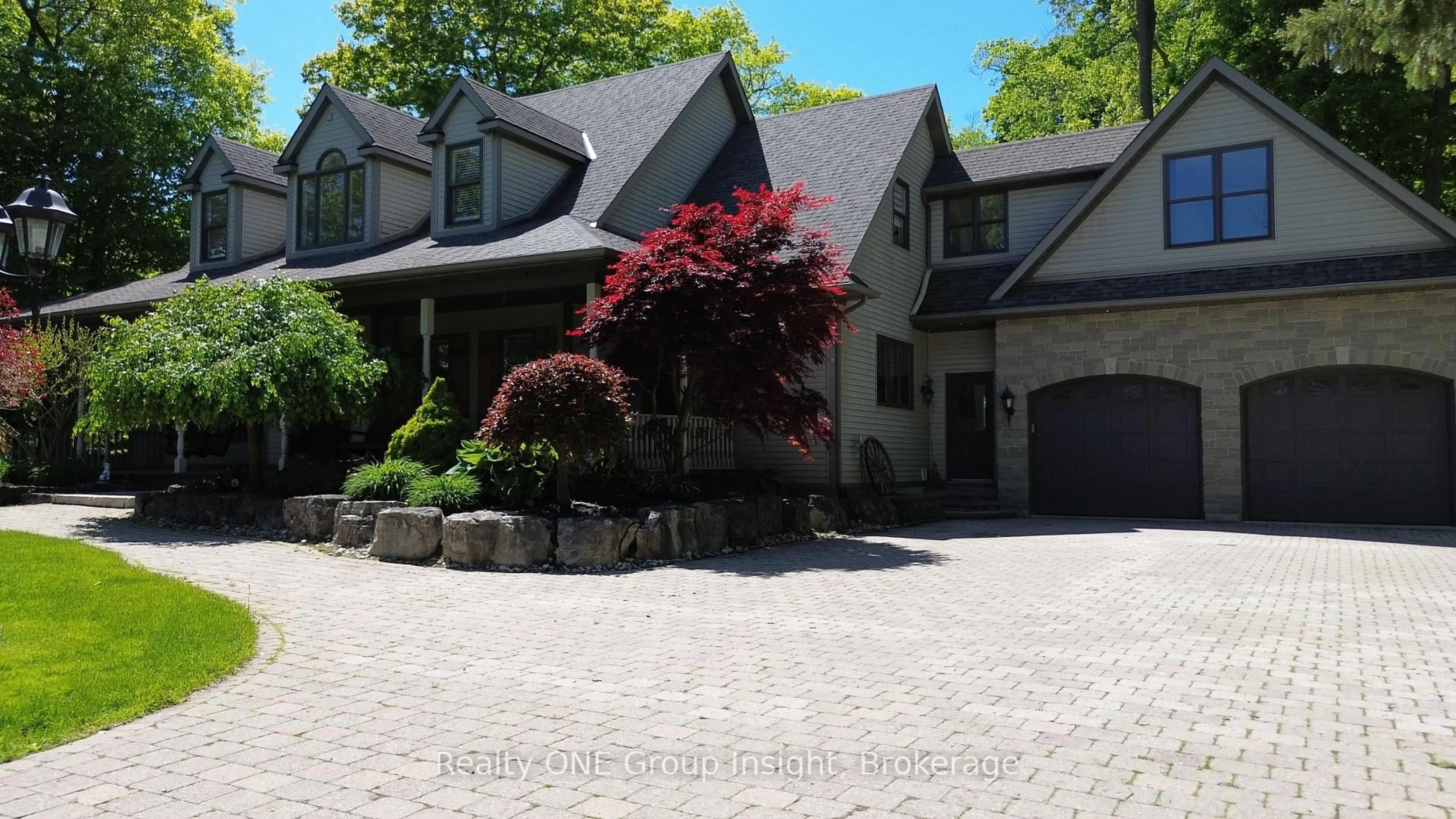 Home with brick exterior material, street for 652 Westbrook Rd, Hamilton Ontario L0R 2A0