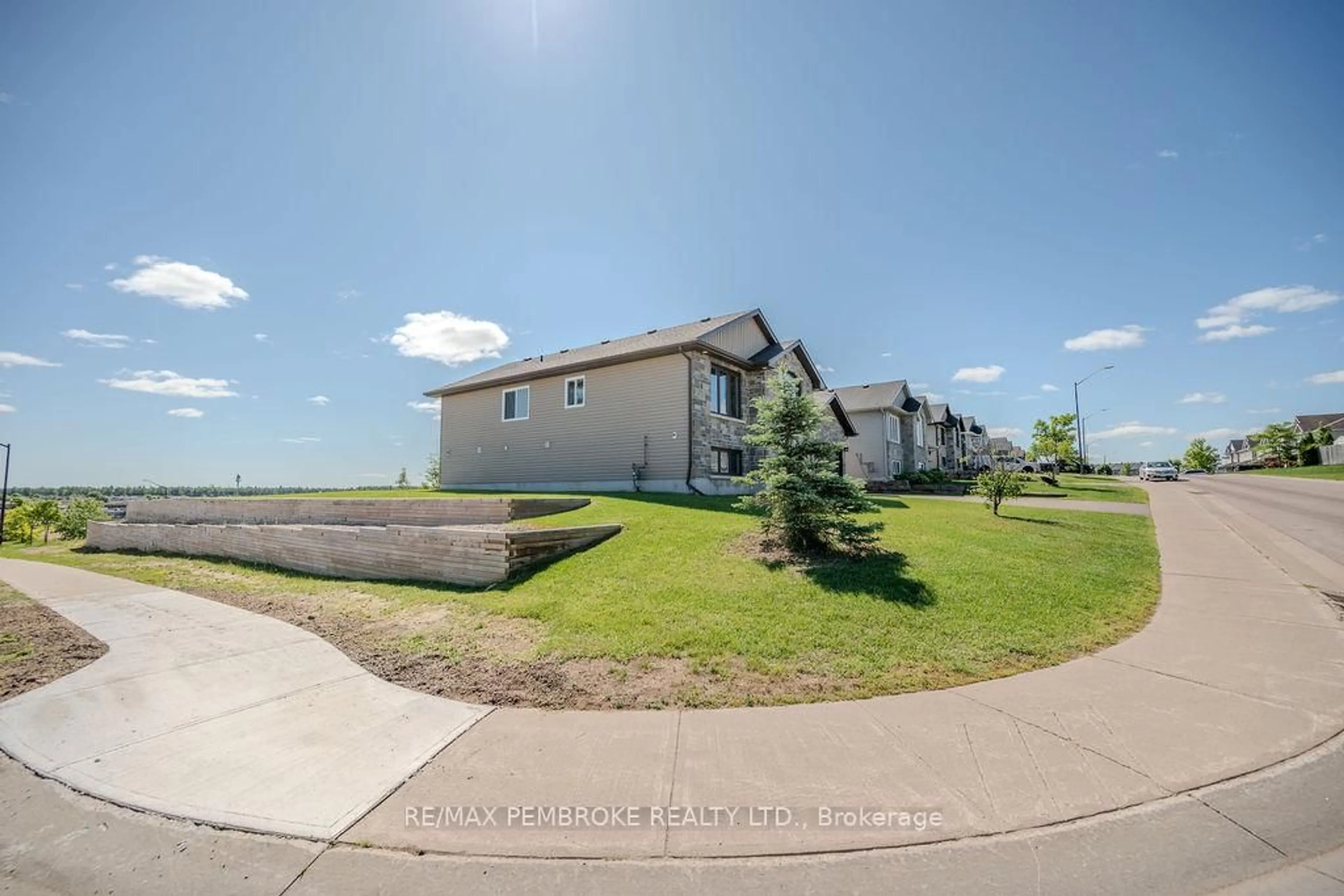 A pic from outside/outdoor area/front of a property/back of a property/a pic from drone, unknown for 1011 Butler Blvd, Petawawa Ontario K8H 0C2