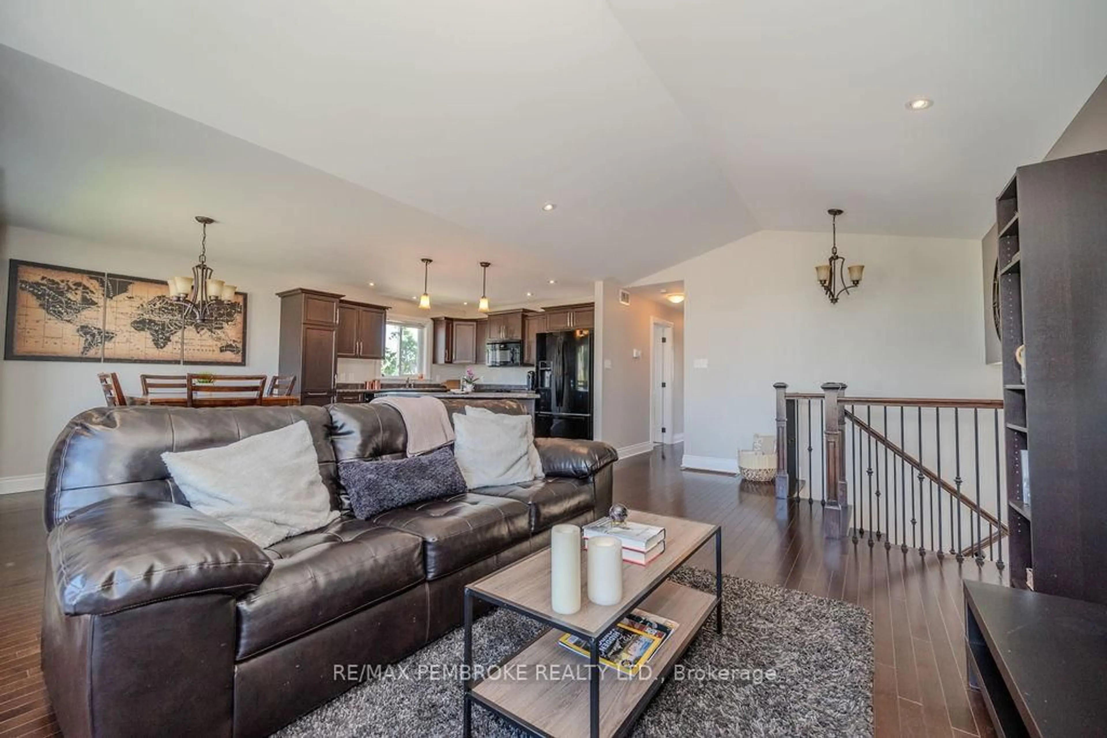 Living room with furniture, wood/laminate floor for 1011 Butler Blvd, Petawawa Ontario K8H 0C2