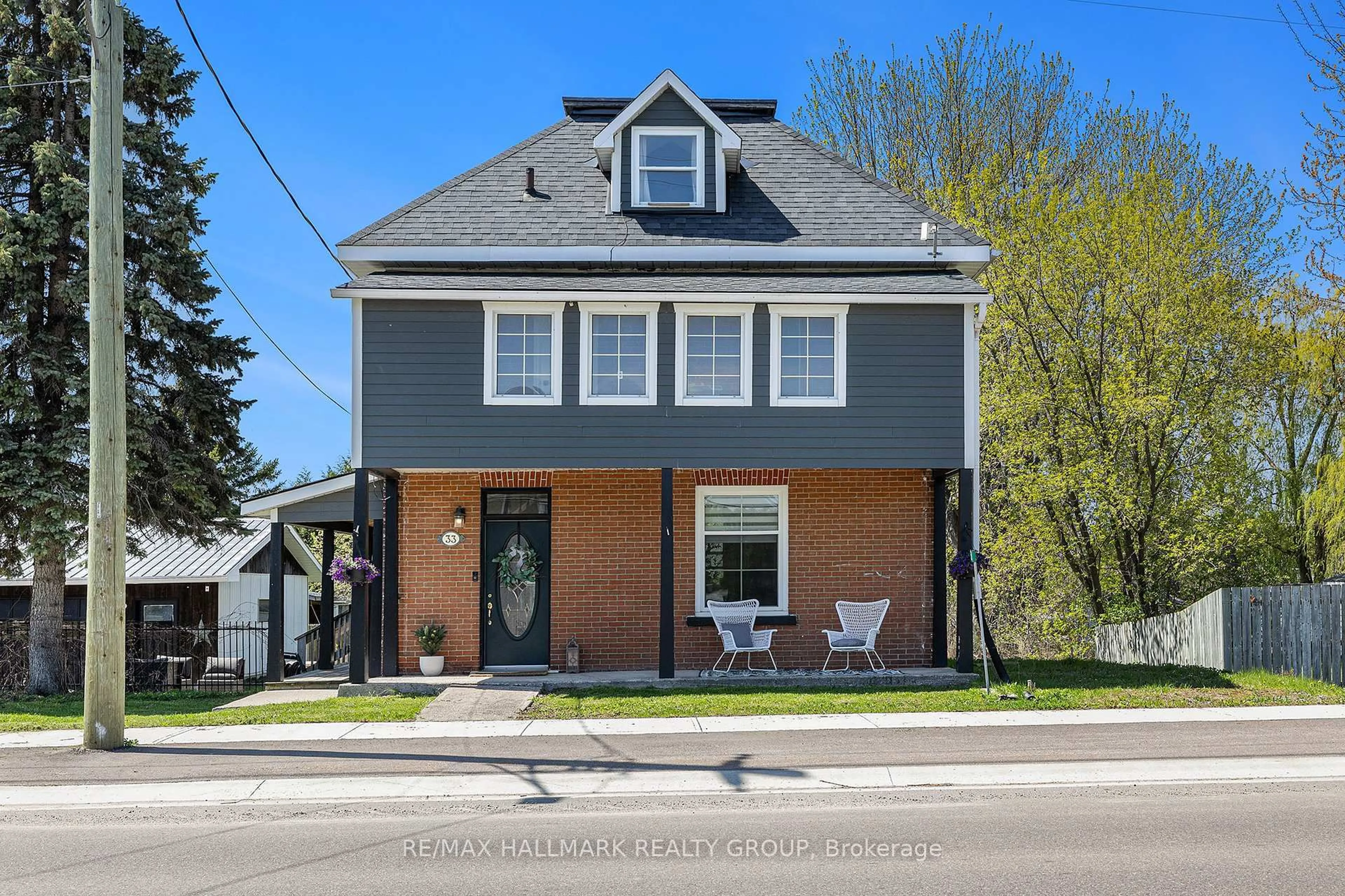 Home with brick exterior material, street for 33 River Rd, Arnprior Ontario K7S 1R3