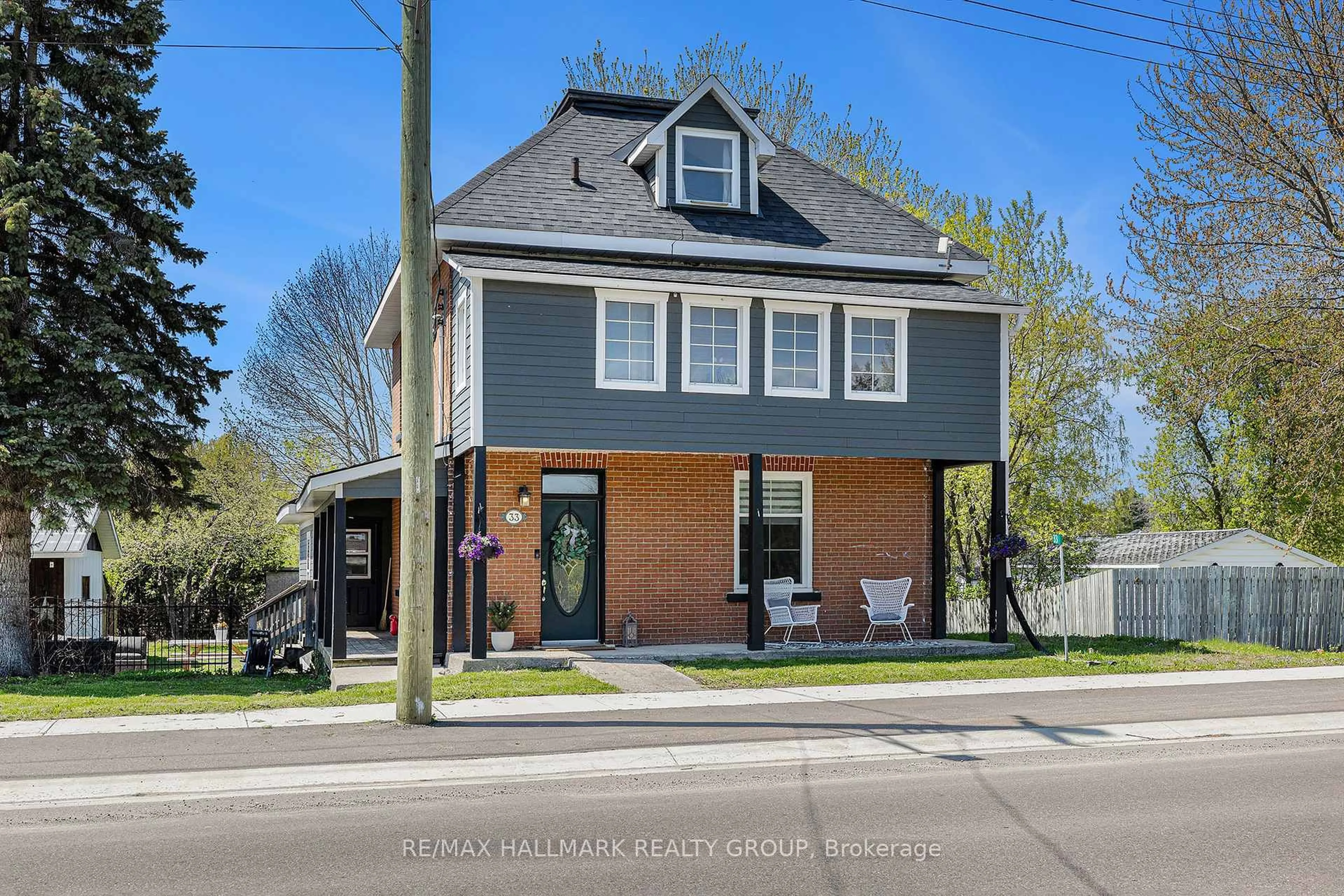 Home with brick exterior material, street for 33 River Rd, Arnprior Ontario K7S 1R3