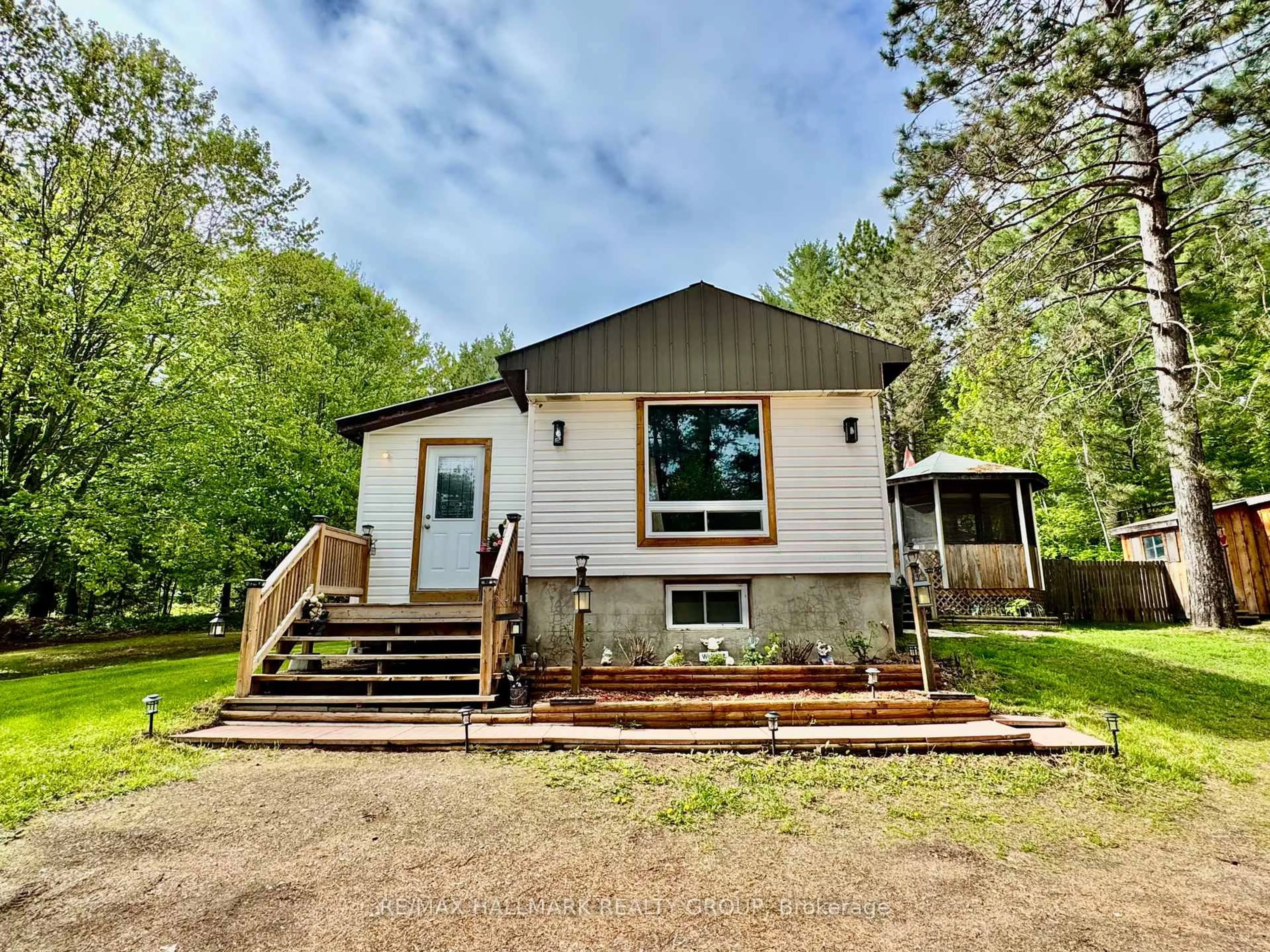 Unknown for 1039 Long Lake Rd, Pembroke Ontario K8A 6W8