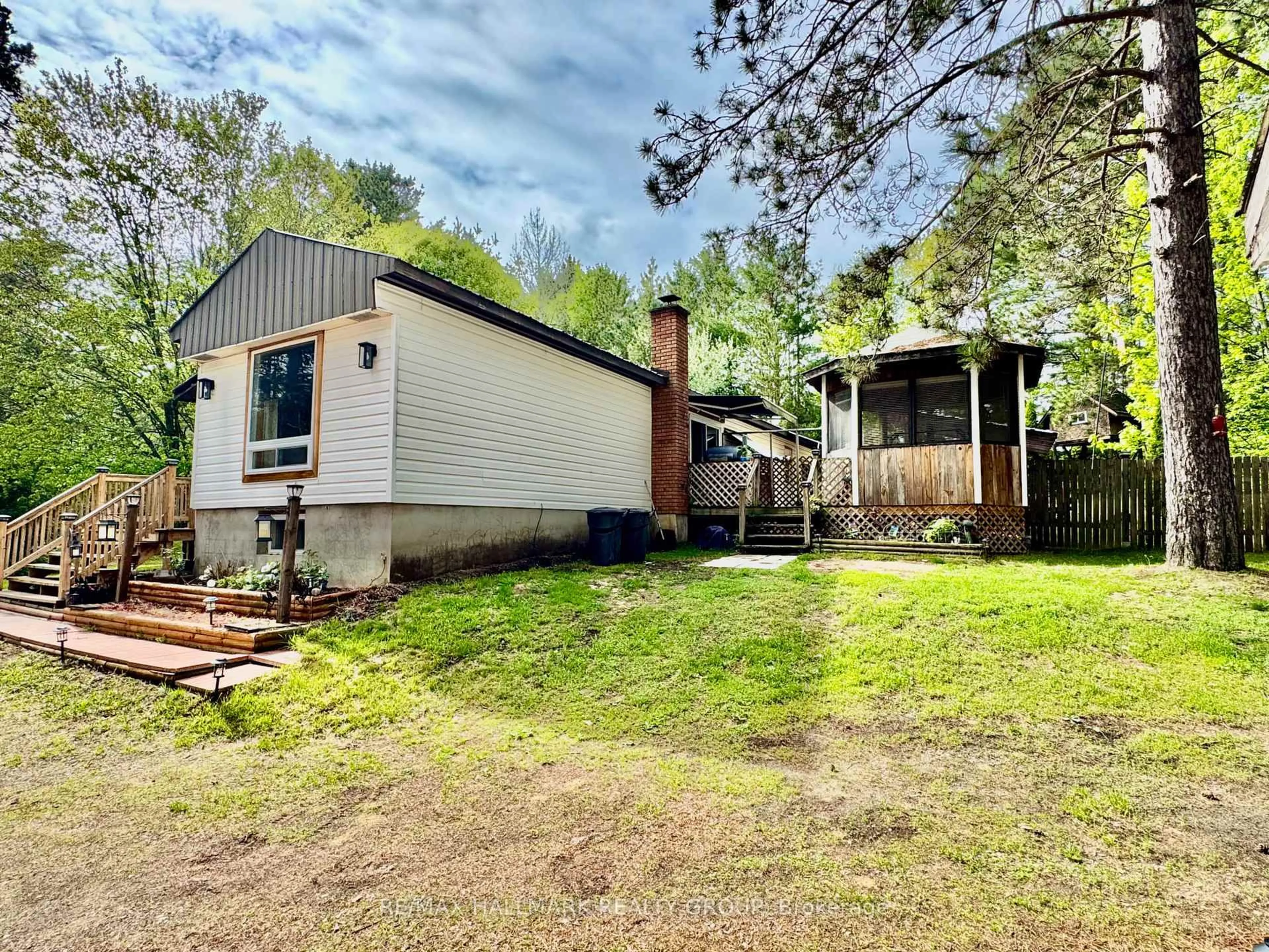 A pic from outside/outdoor area/front of a property/back of a property/a pic from drone, unknown for 1039 Long Lake Rd, Pembroke Ontario K8A 6W8