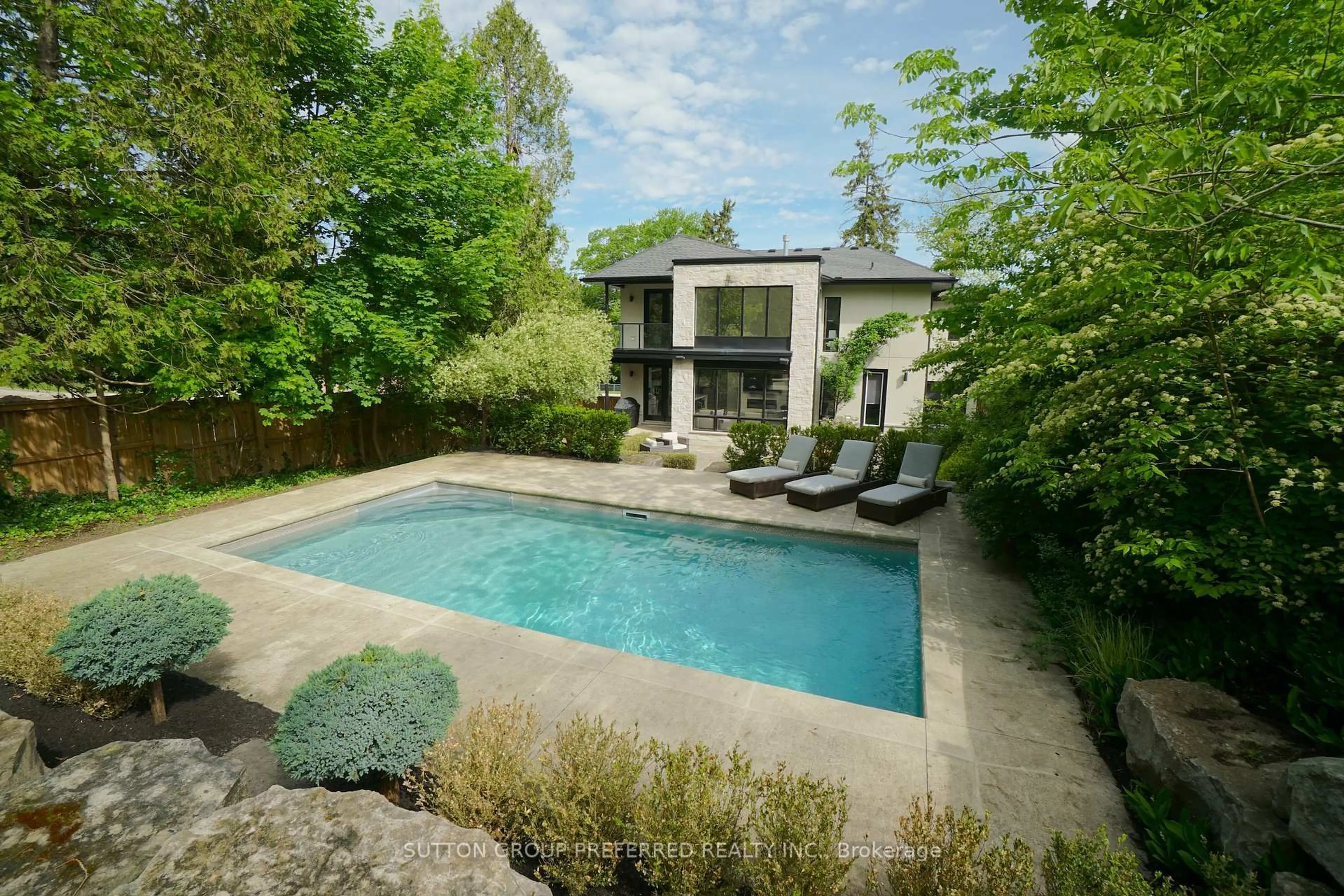 Pool for 762 Springbank Dr, London South Ontario N6K 1A3