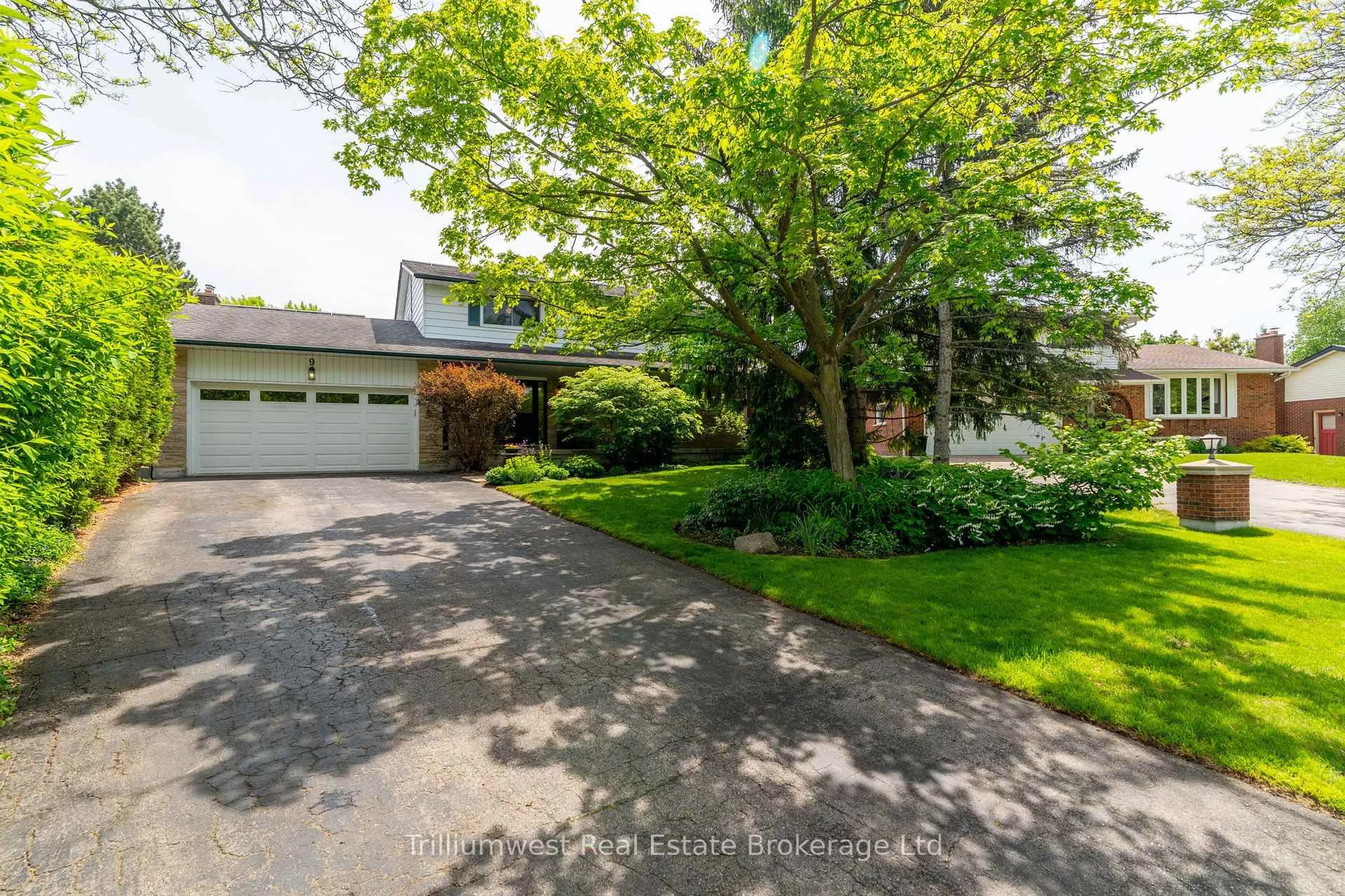 A pic from outside/outdoor area/front of a property/back of a property/a pic from drone, street for 9 Latenda Pl, Guelph Ontario N1G 3B8