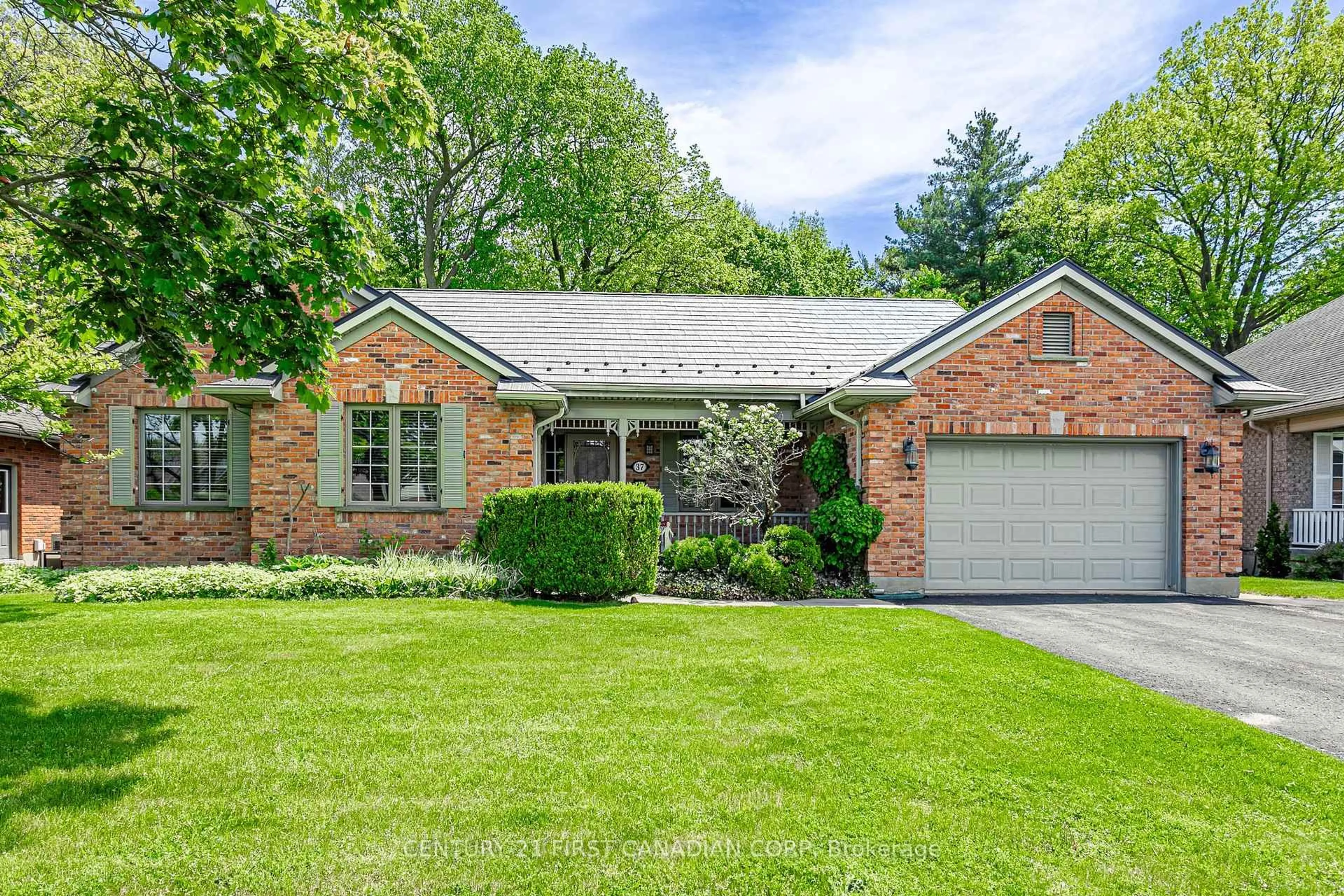 Home with brick exterior material, street for 37 Tarry Pkwy, Aylmer Ontario N5H 3E2