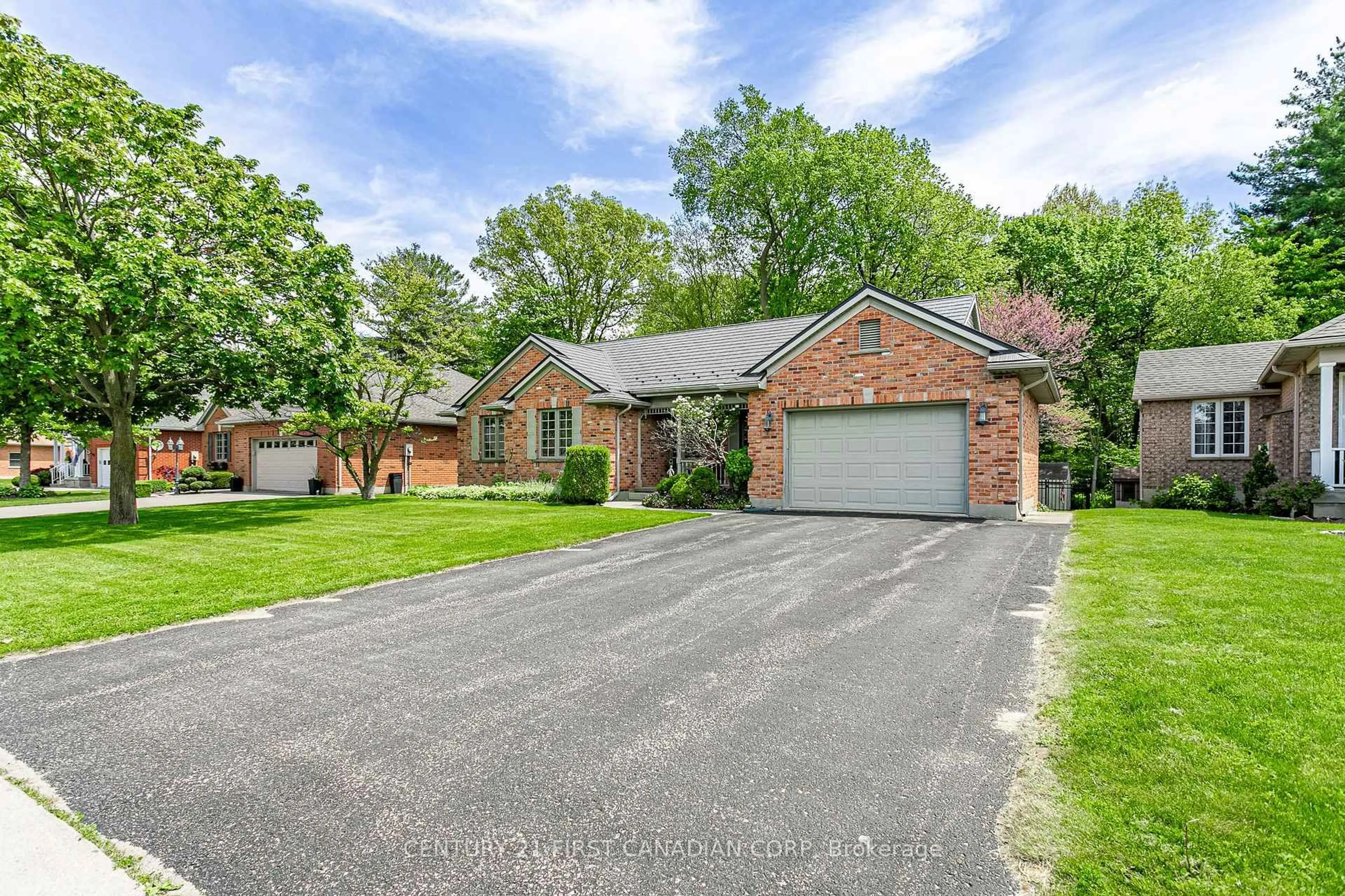 Home with brick exterior material, street for 37 Tarry Pkwy, Aylmer Ontario N5H 3E2