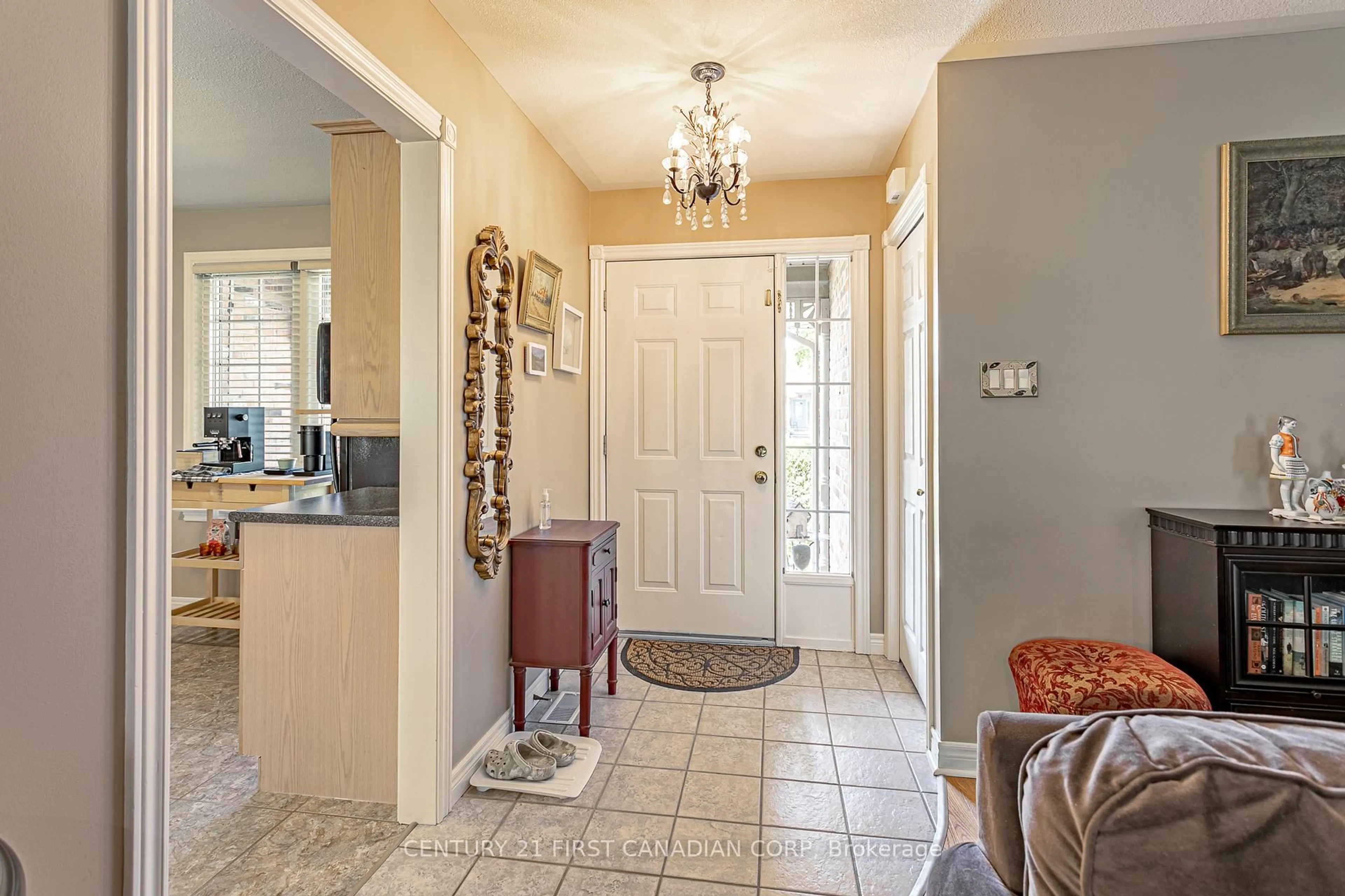 Indoor entryway for 37 Tarry Pkwy, Aylmer Ontario N5H 3E2