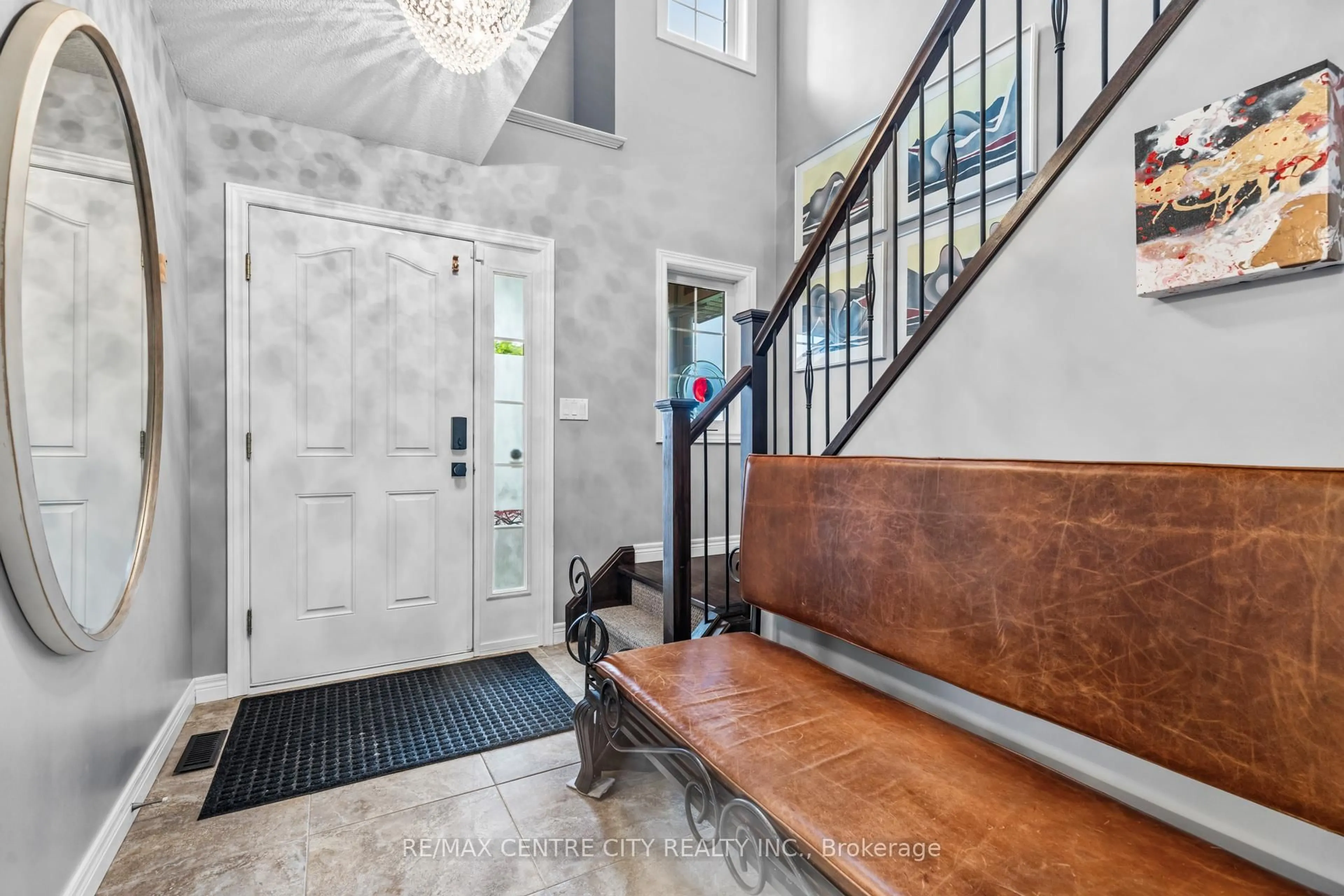 Indoor entryway for 1226 Savannah Dr, London North Ontario N5X 4P2