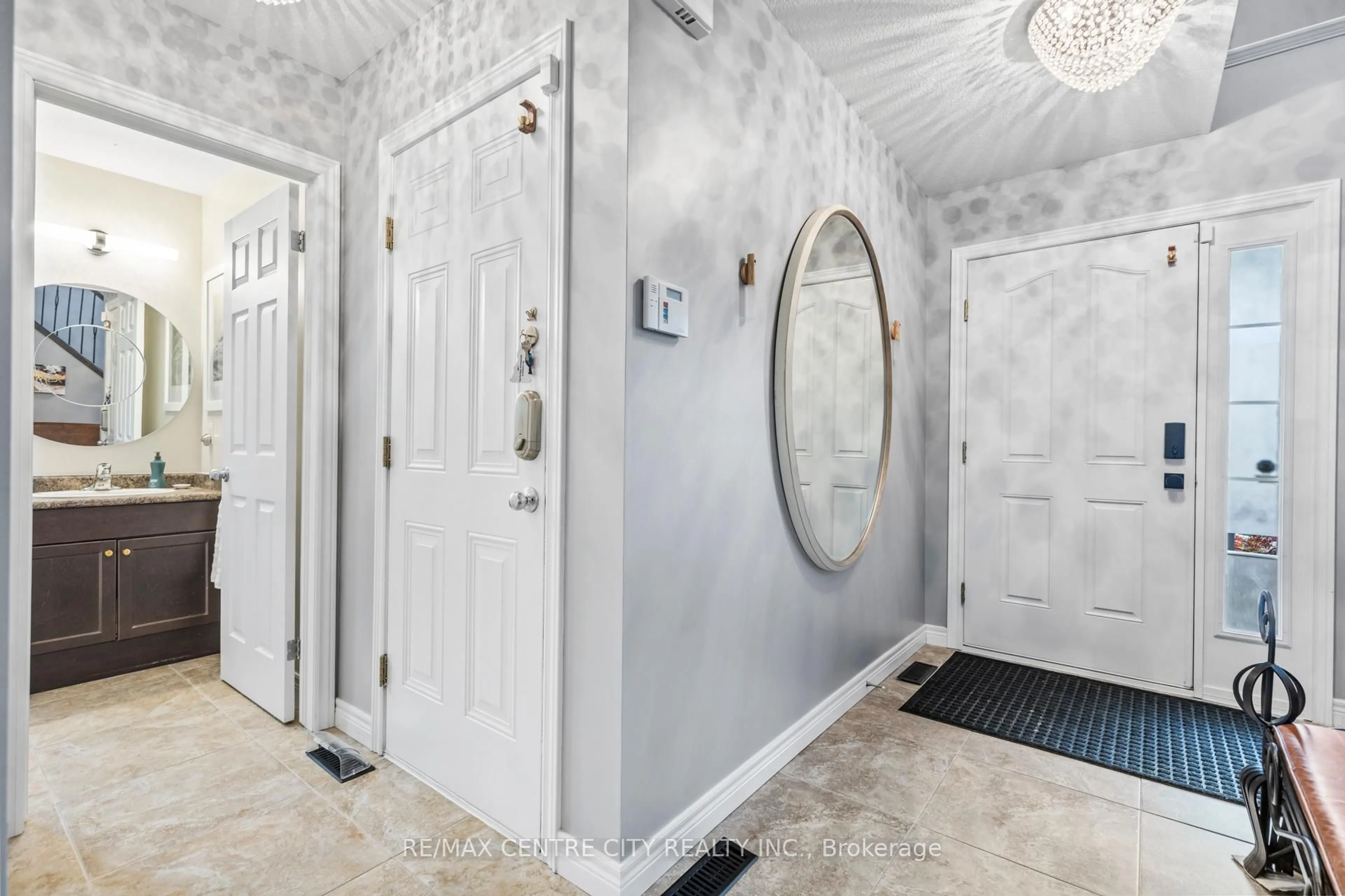 Indoor entryway for 1226 Savannah Dr, London North Ontario N5X 4P2