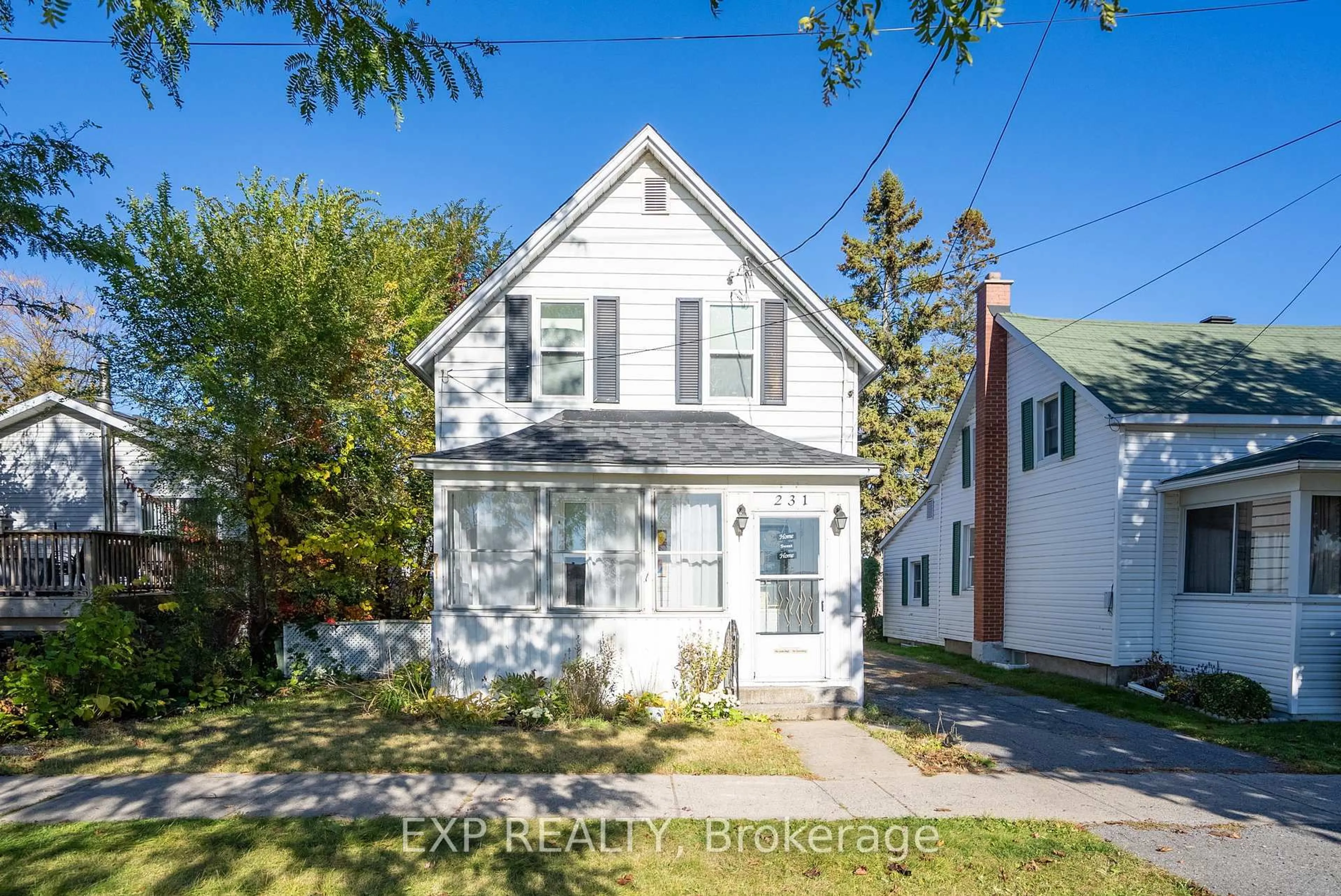 A pic from outside/outdoor area/front of a property/back of a property/a pic from drone, street for 231 Water St, Cornwall Ontario K6J 1A4
