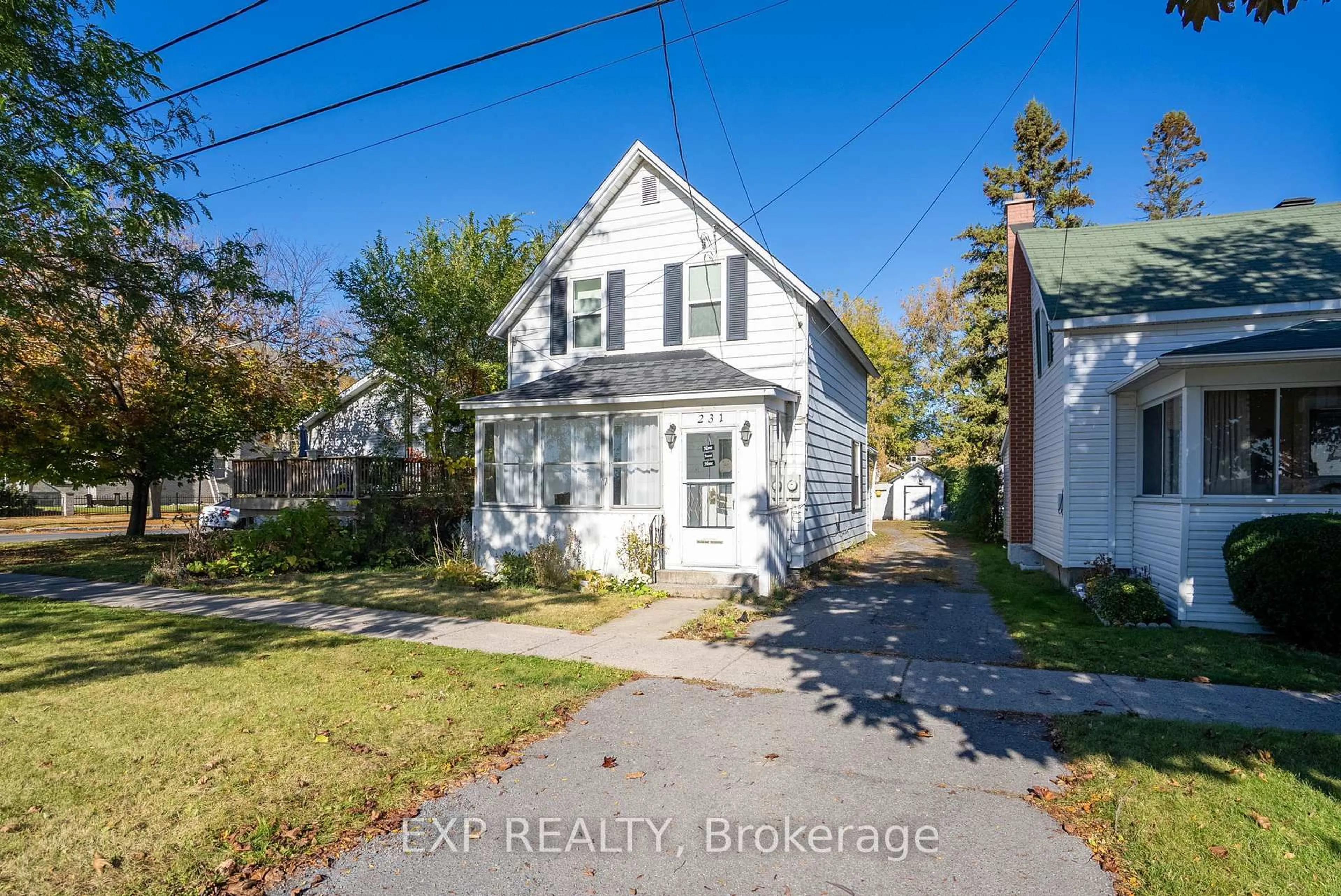 A pic from outside/outdoor area/front of a property/back of a property/a pic from drone, street for 231 Water St, Cornwall Ontario K6J 1A4