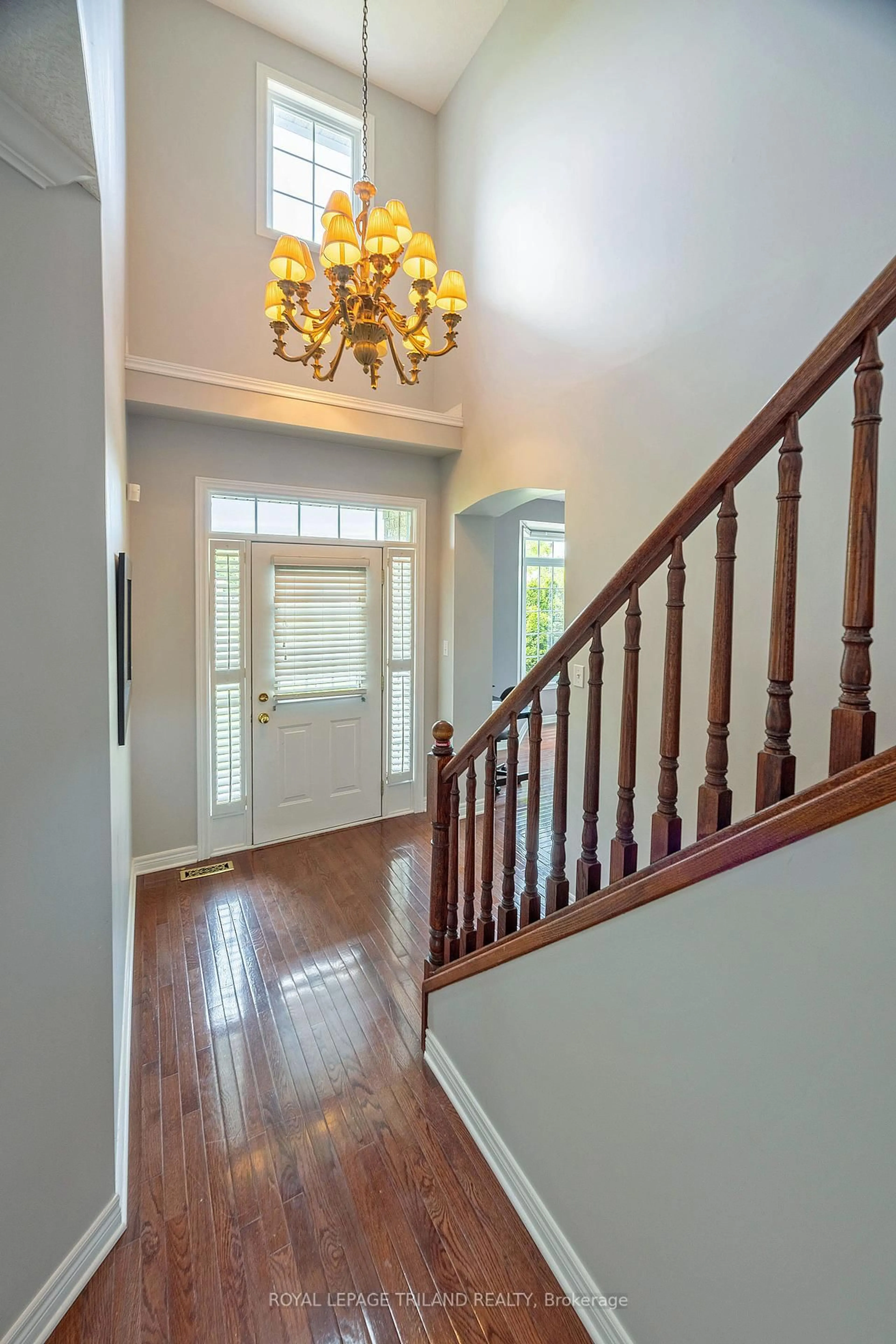 Indoor entryway for 588 North Leaksdale Circ, London South Ontario N6M 1K2