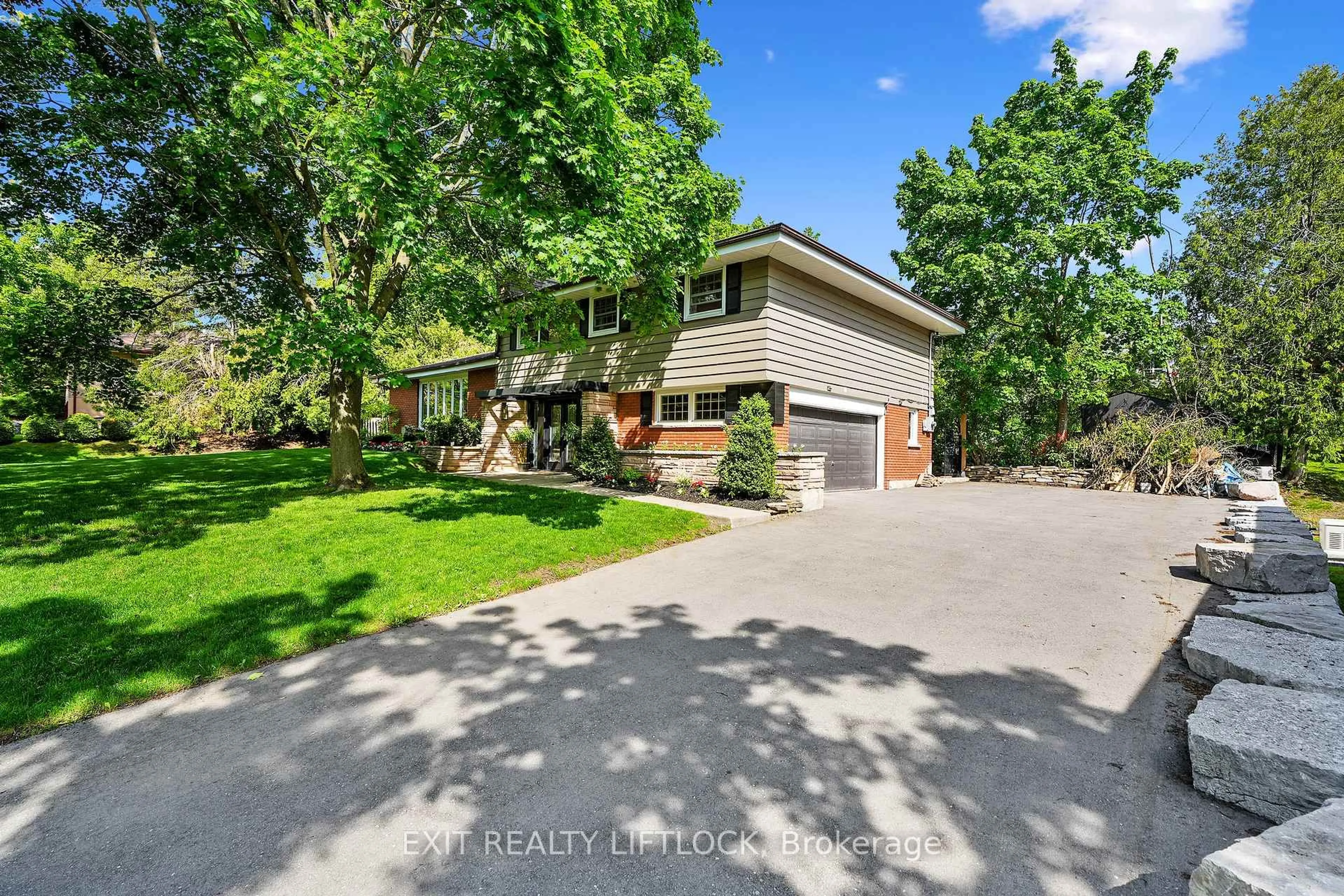 A pic from outside/outdoor area/front of a property/back of a property/a pic from drone, street for 36 Weller Cres, Peterborough West Ontario K9J 6J5
