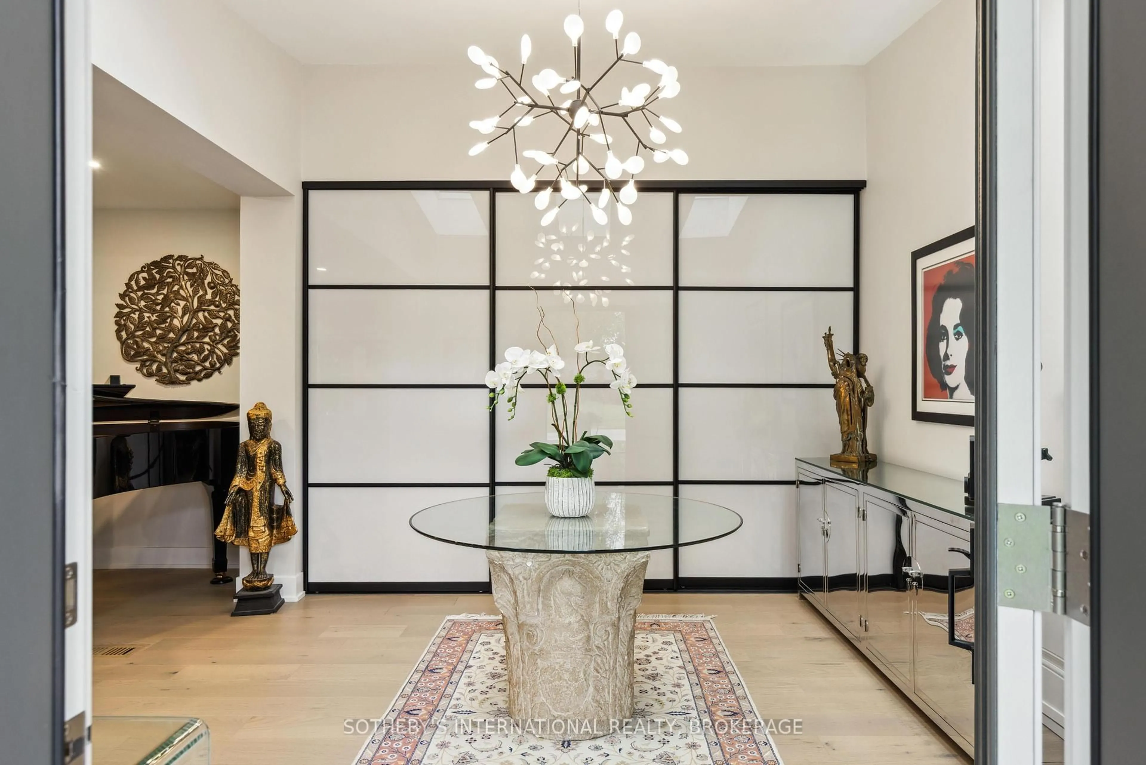 Indoor entryway for 331 Gage St, Niagara-on-the-Lake Ontario L0S 1J0