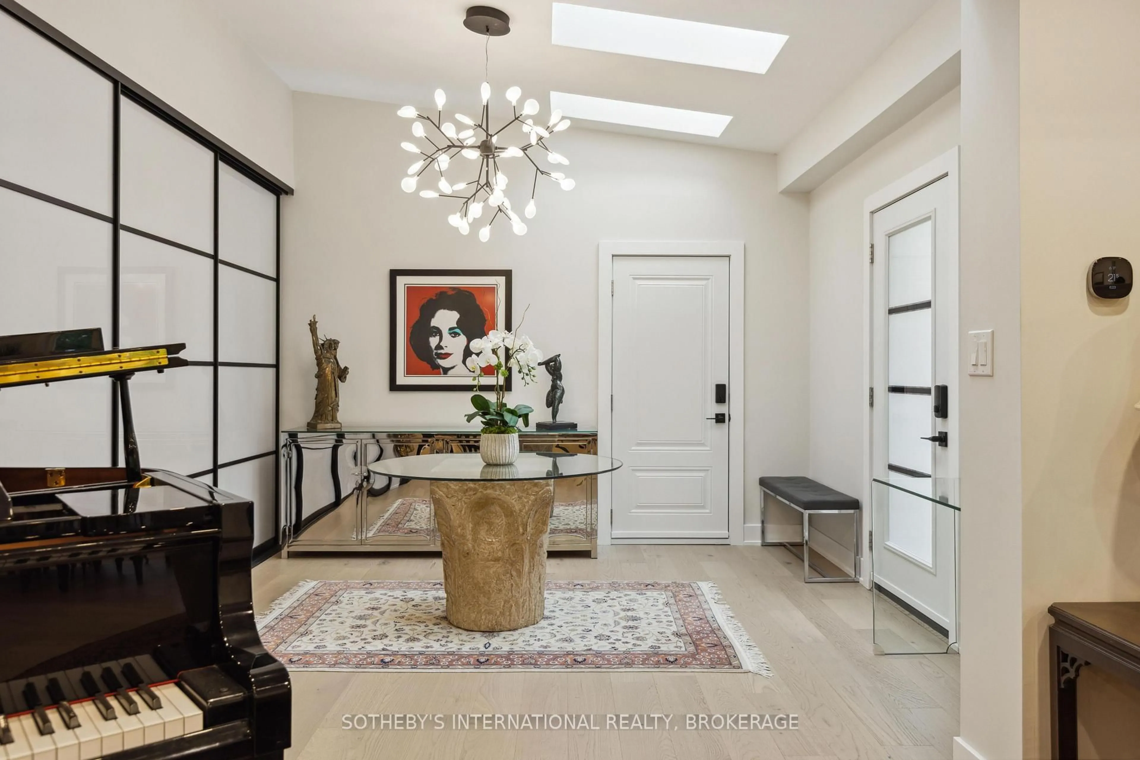 Indoor entryway for 331 Gage St, Niagara-on-the-Lake Ontario L0S 1J0