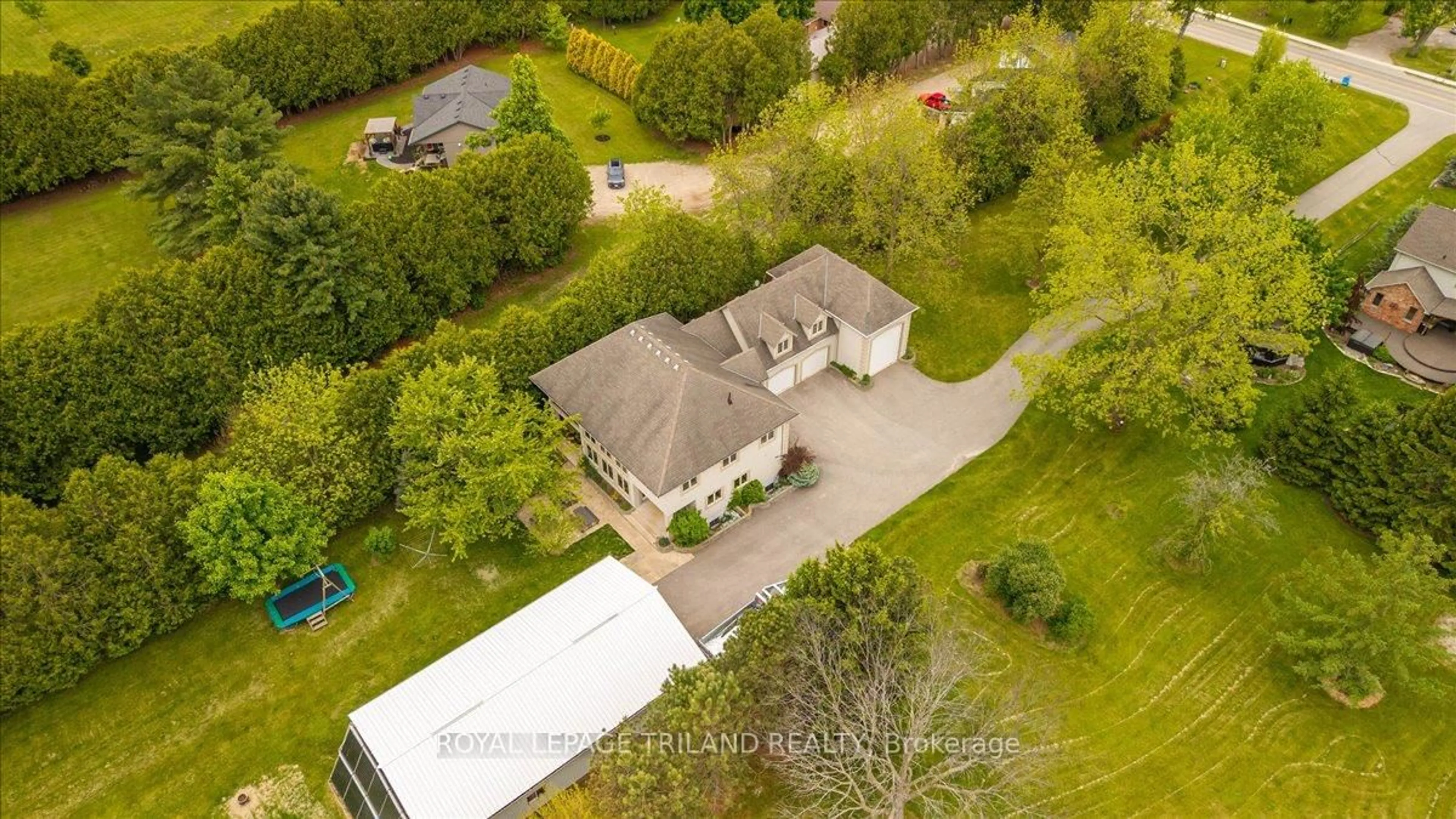 A pic from outside/outdoor area/front of a property/back of a property/a pic from drone, street for 3115 Napperton Dr, Adelaide Metcalfe Ontario N7G 3H8