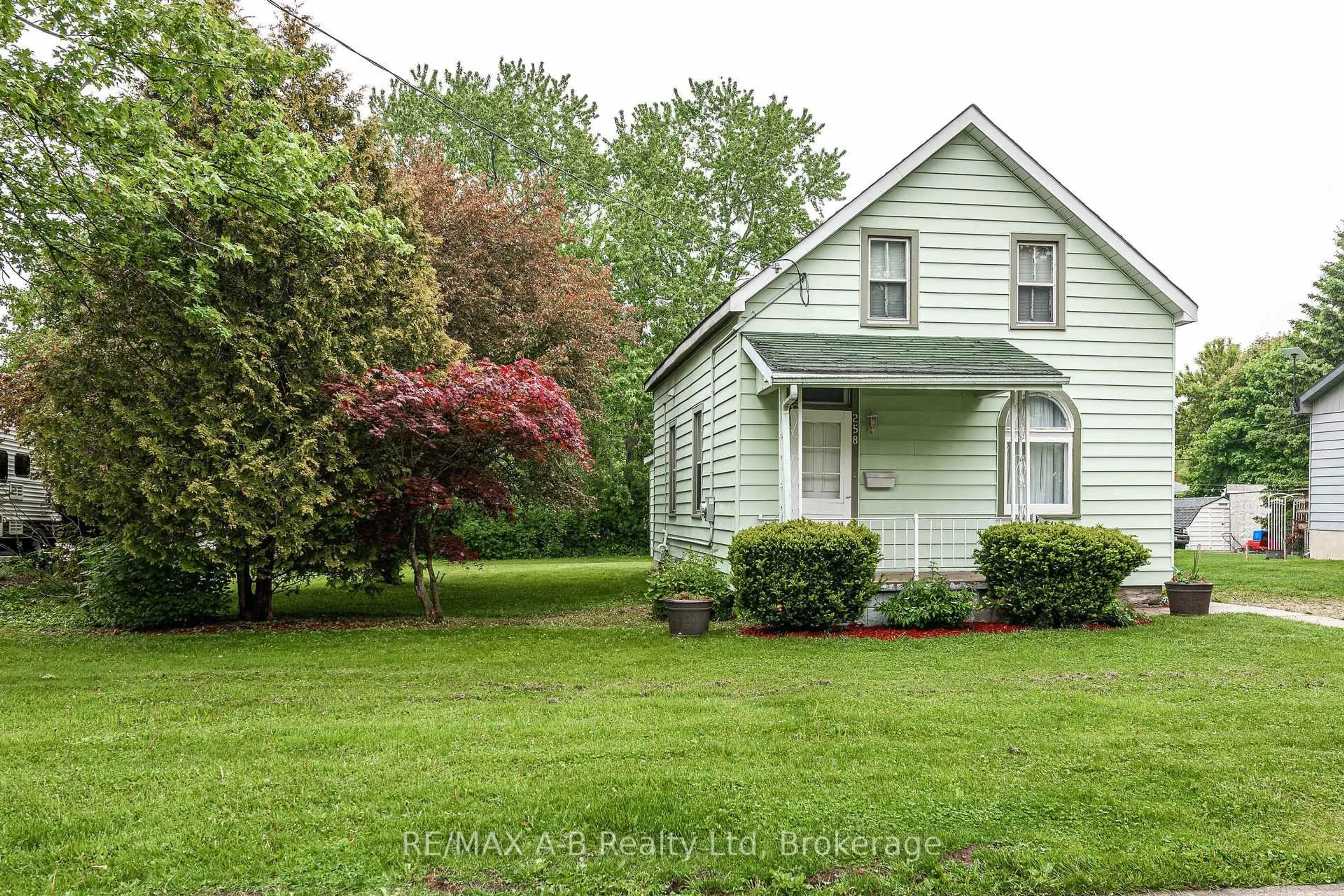 Unknown for 258 Nelson St, Stratford Ontario N5A 2K3