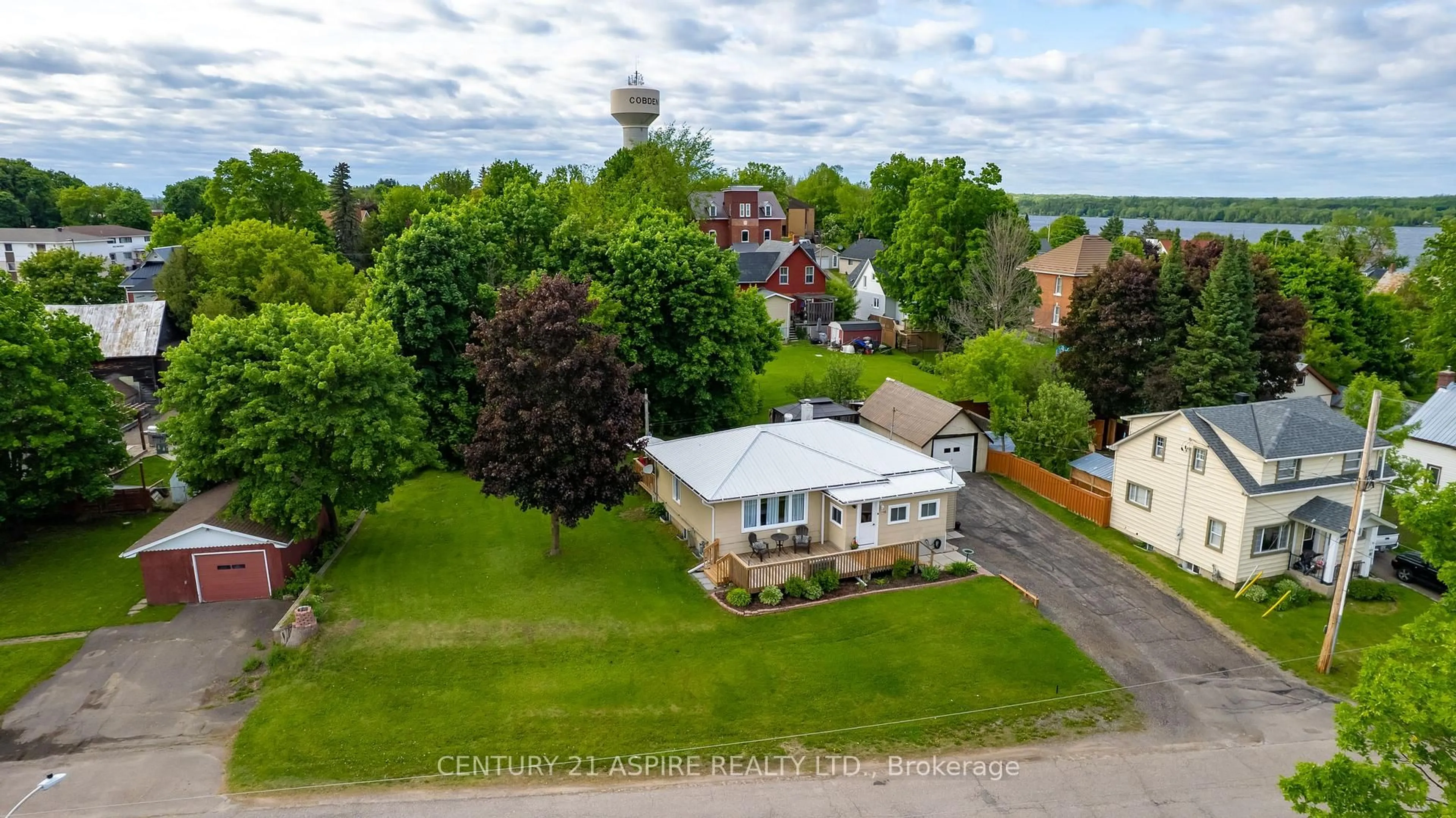 A pic from outside/outdoor area/front of a property/back of a property/a pic from drone, unknown for 16 Dixon St, Cobden Ontario K0J 1K0