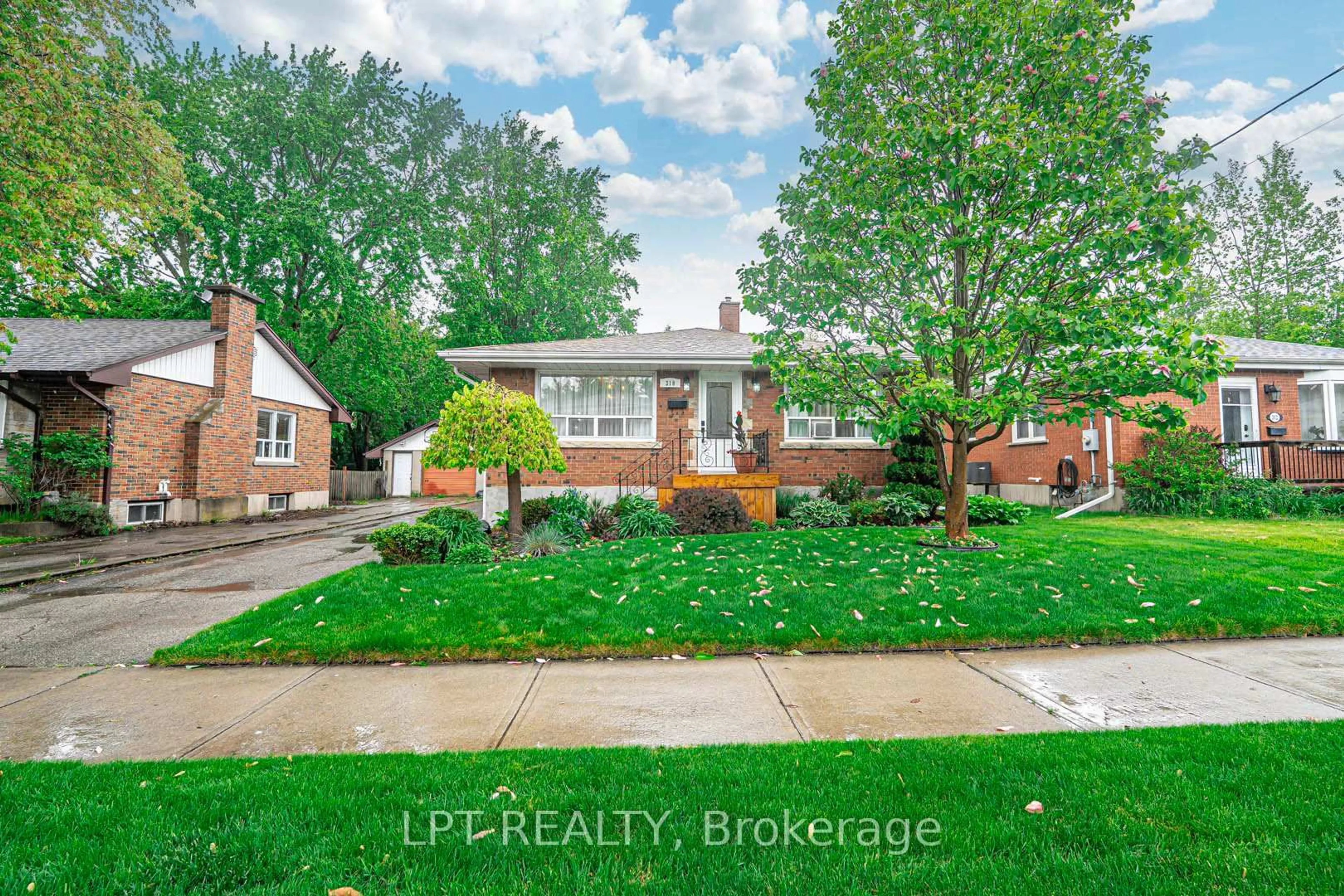 A pic from outside/outdoor area/front of a property/back of a property/a pic from drone, street for 310 Grey St, Brantford Ontario N3S 4X1