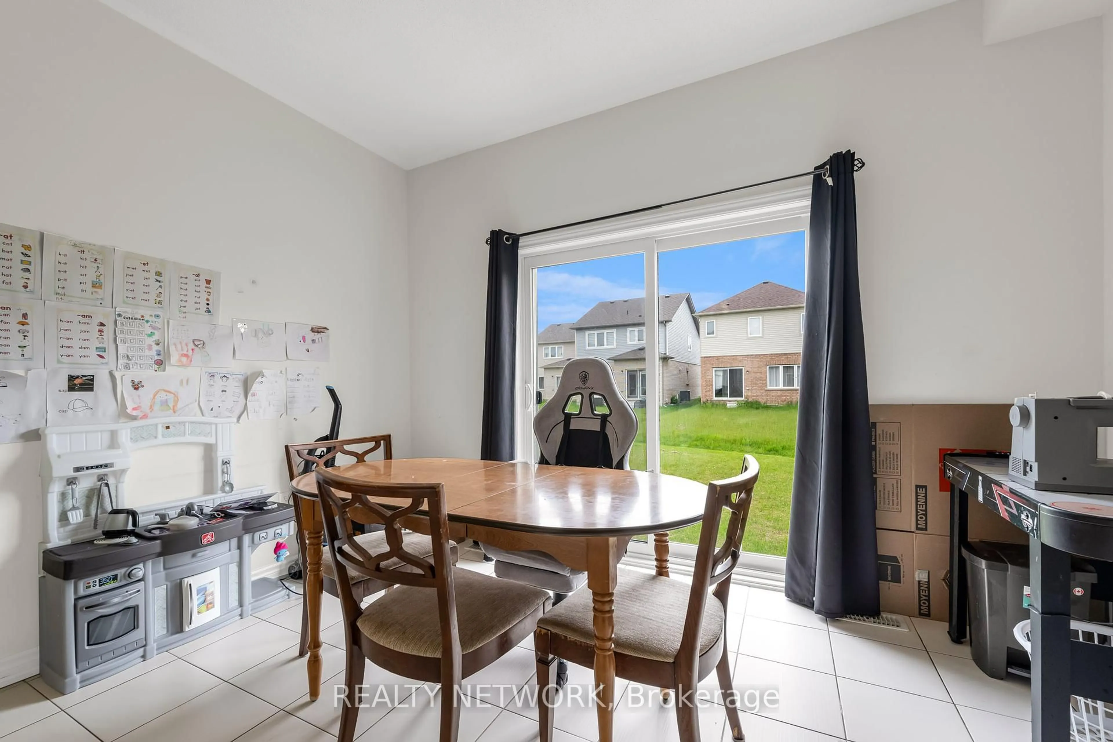 Dining room, unknown for 112 Tumblewood Pl, Welland Ontario L3B 0J3