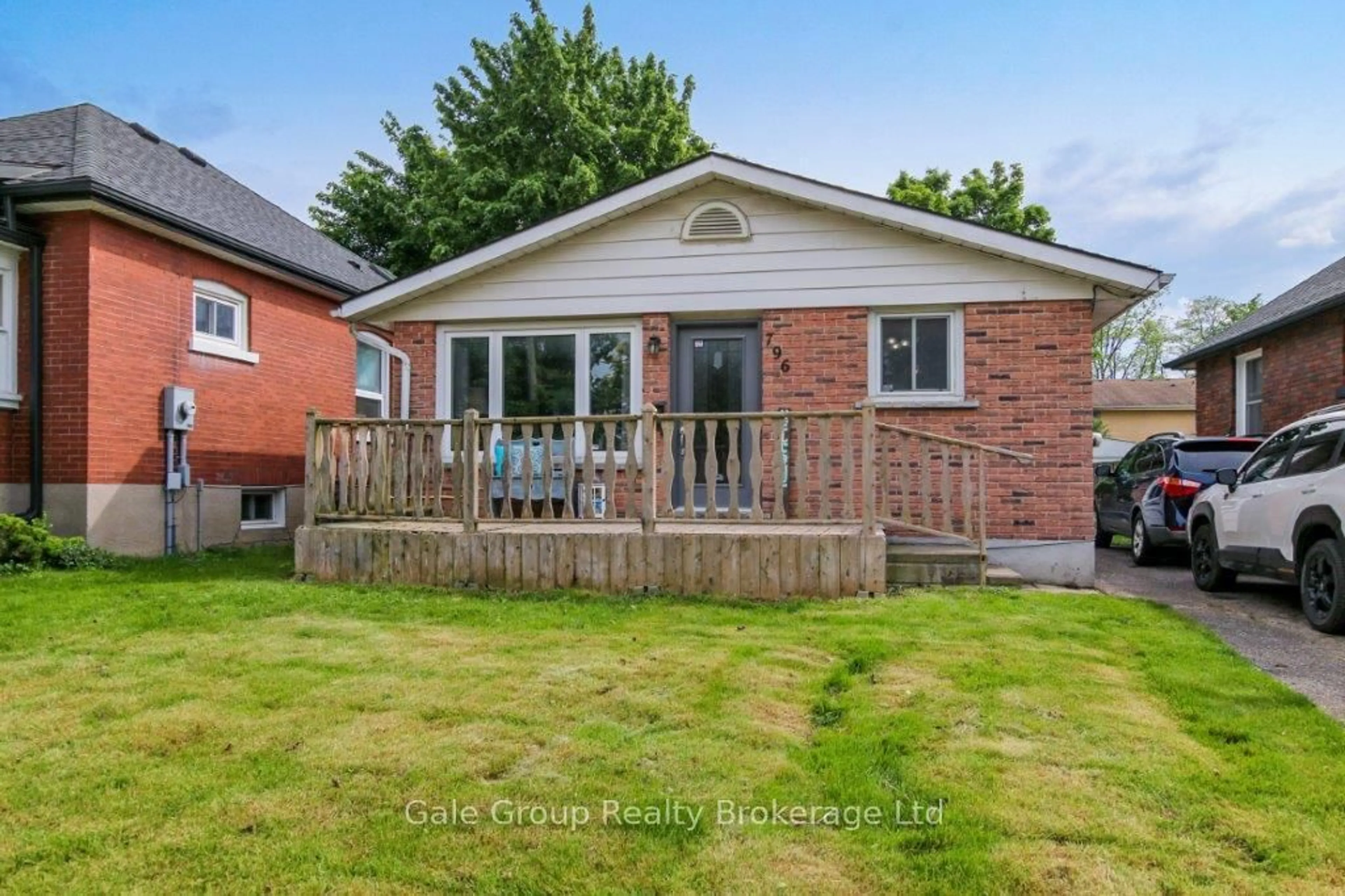 A pic from outside/outdoor area/front of a property/back of a property/a pic from drone, street for 796 Rathbourne Ave, Woodstock Ontario N4S 4L7