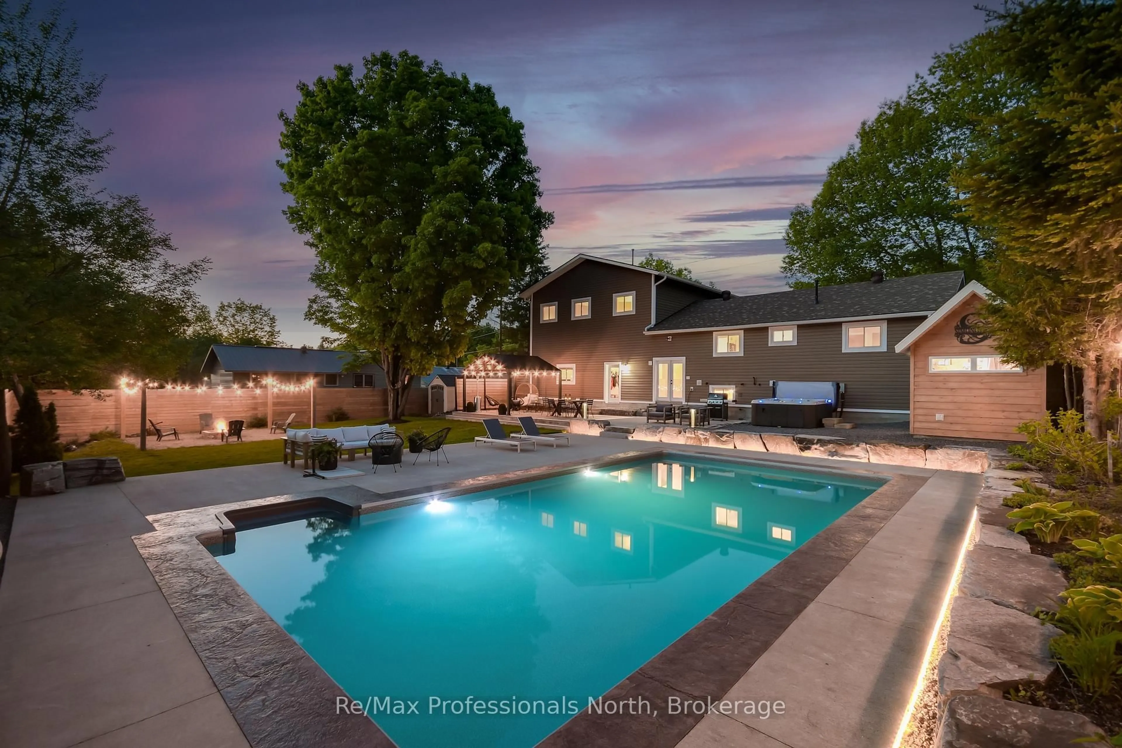 Pool for 945 MUSKOKA BEACH Rd, Gravenhurst Ontario P1P 1A3