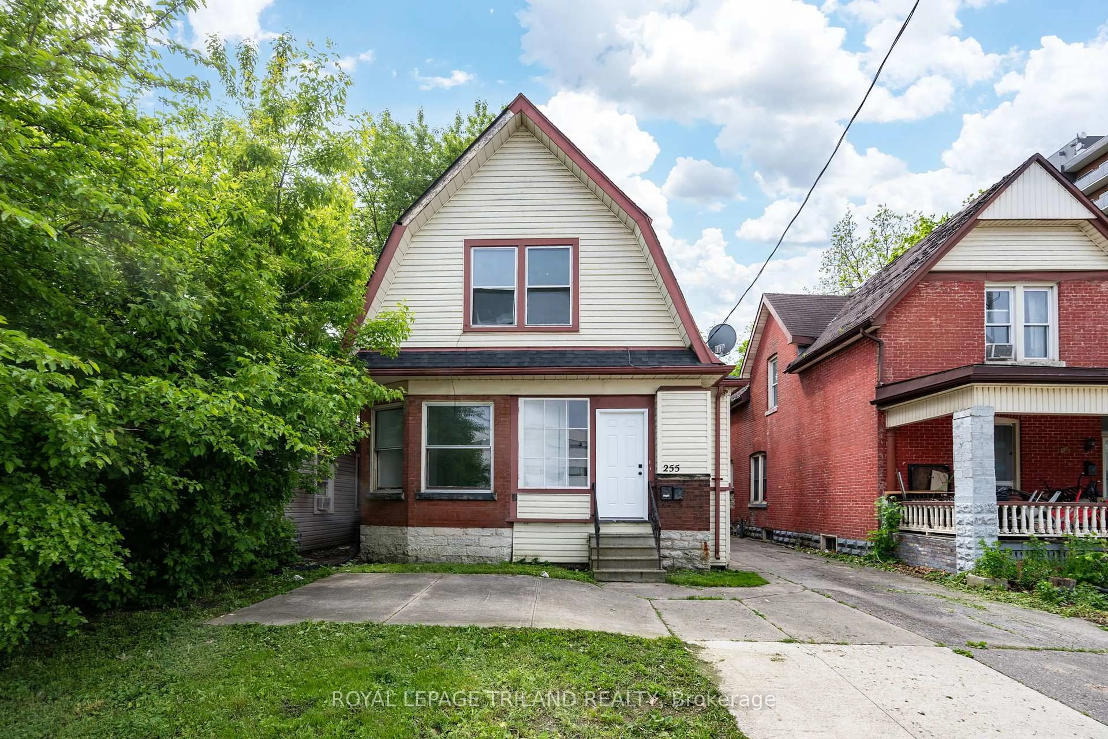 Unknown for 255 Simcoe St, London East Ontario N6B 1J3