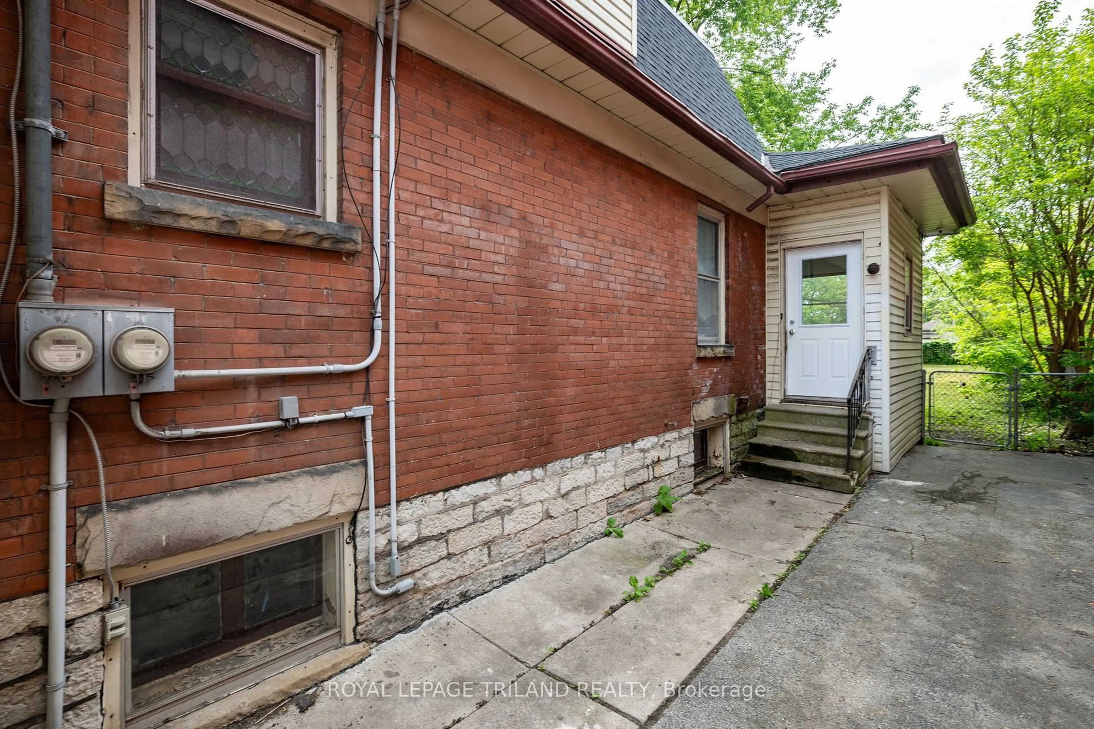 Home with brick exterior material, street for 255 Simcoe St, London East Ontario N6B 1J3