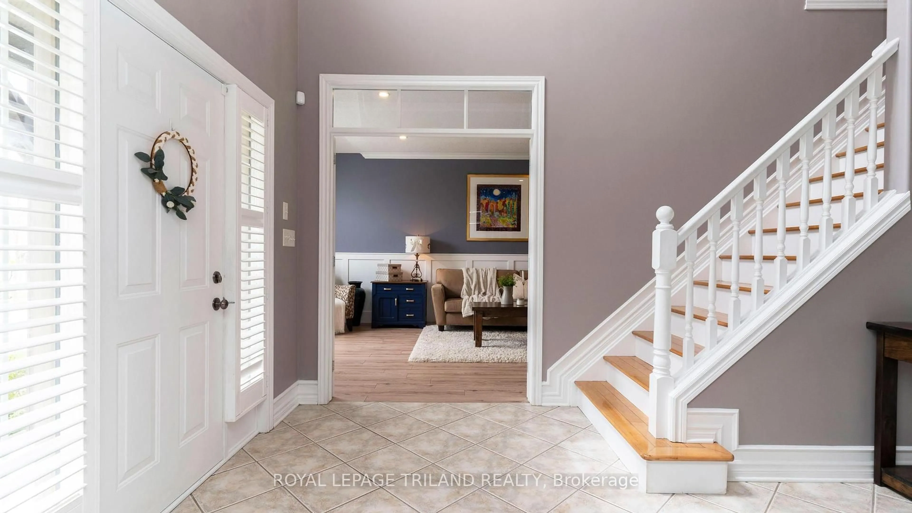 Indoor entryway for 100 Optimist Park Dr, London South Ontario N6K 4M1