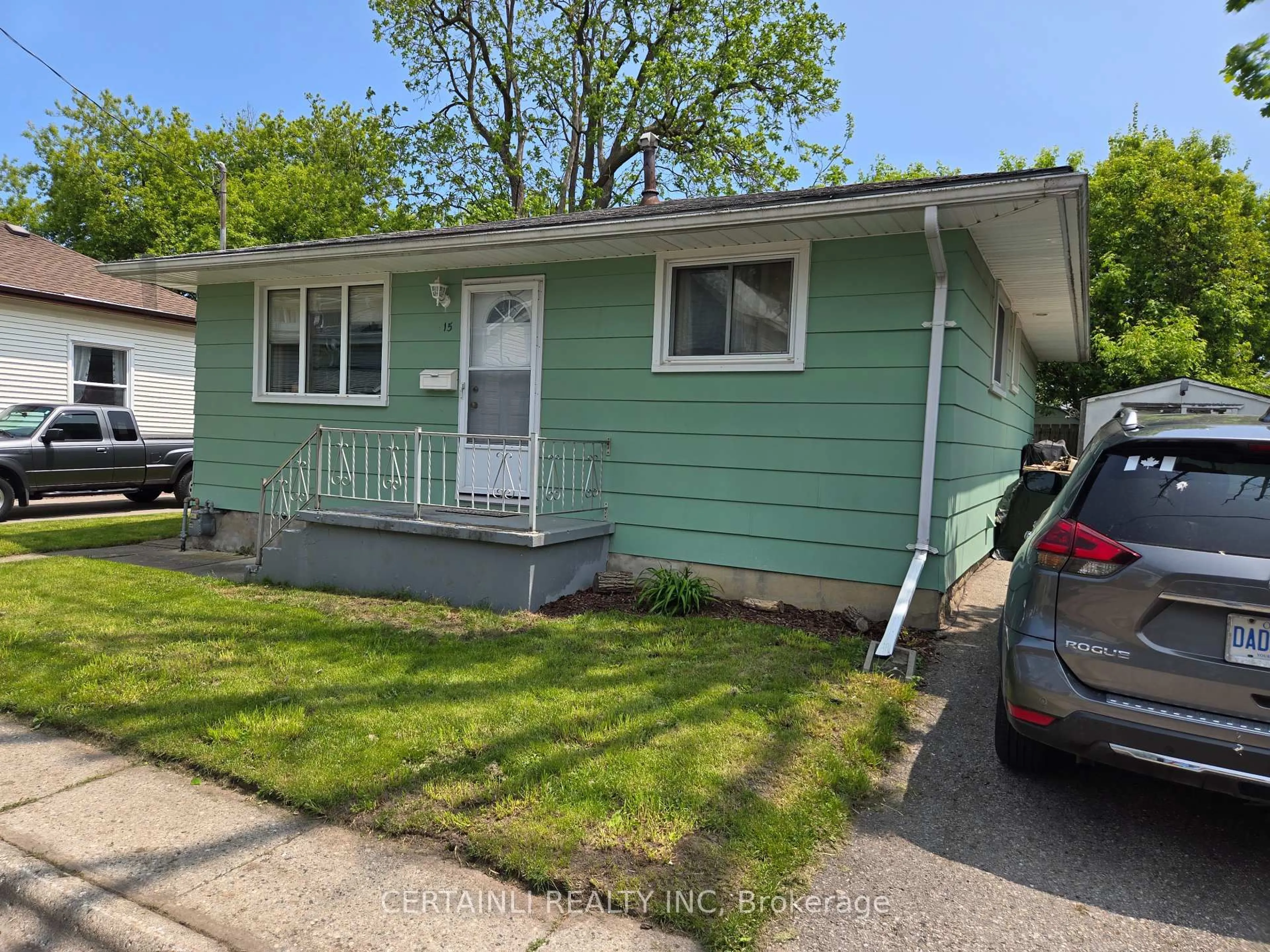 Home with vinyl exterior material, street for 15 Penwarden St, St. Thomas Ontario N5P 2R6
