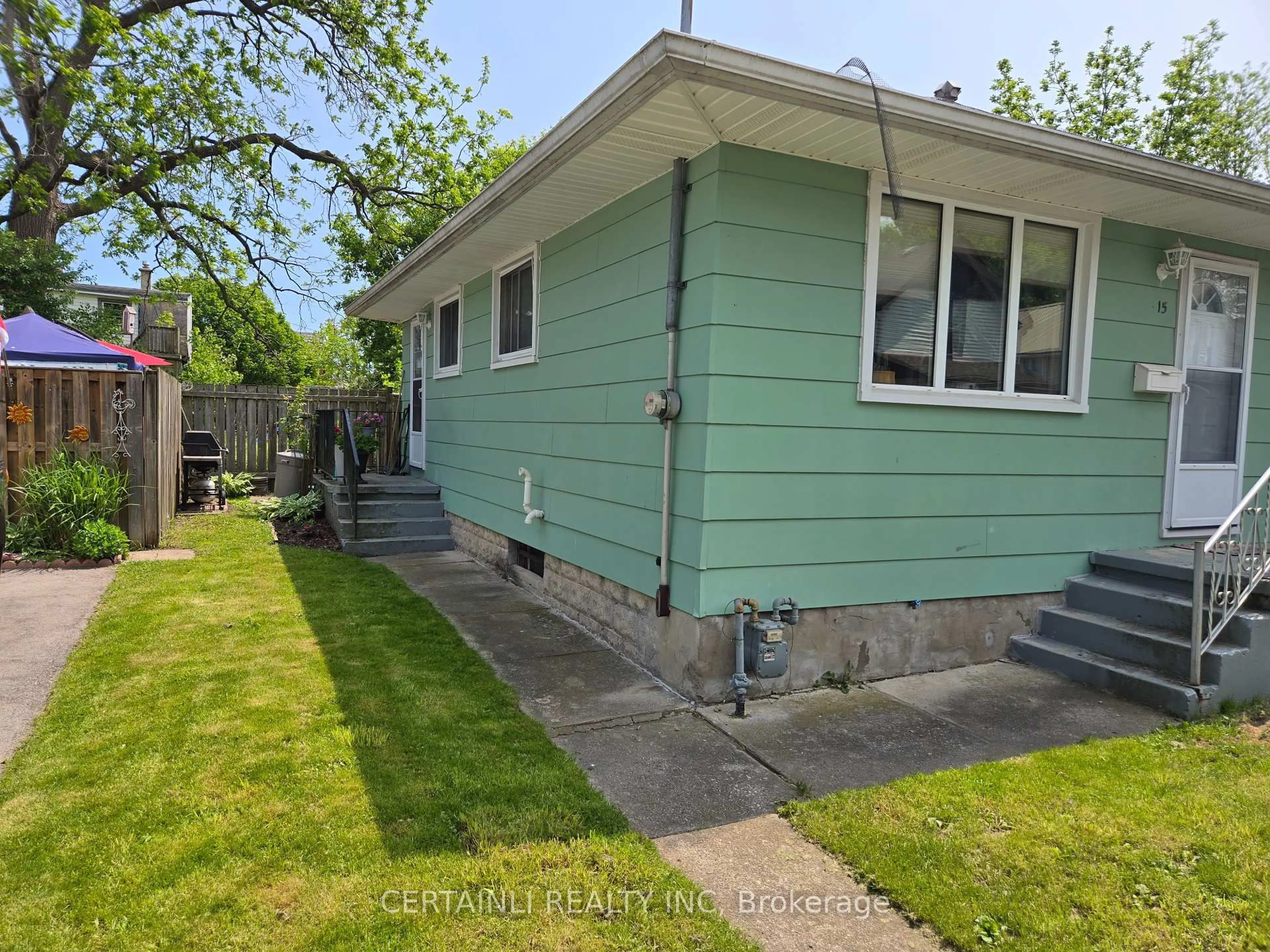 Unknown for 15 Penwarden St, St. Thomas Ontario N5P 2R6