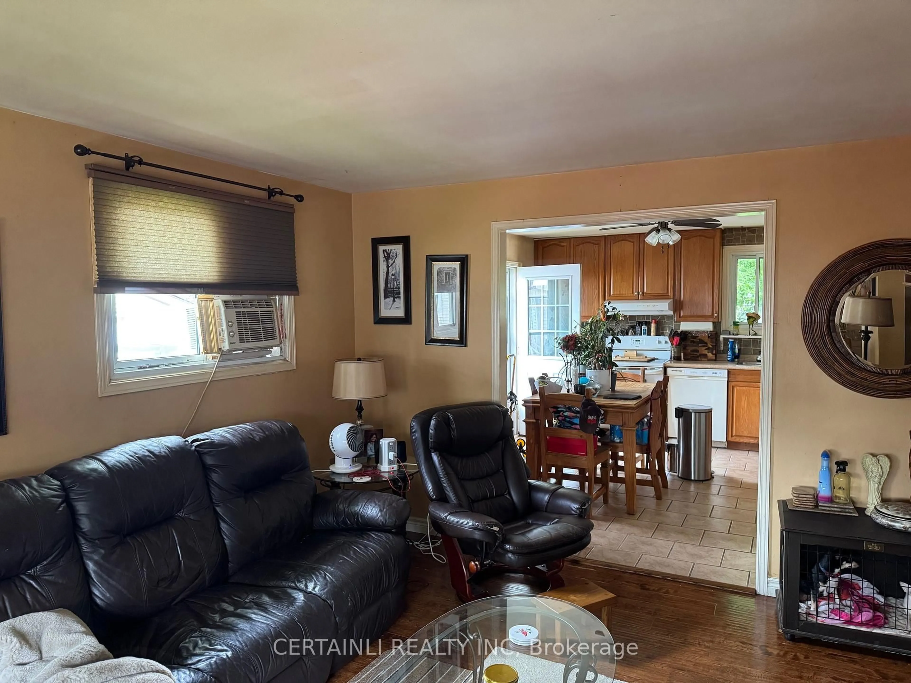 A pic of a room for 15 Penwarden St, St. Thomas Ontario N5P 2R6