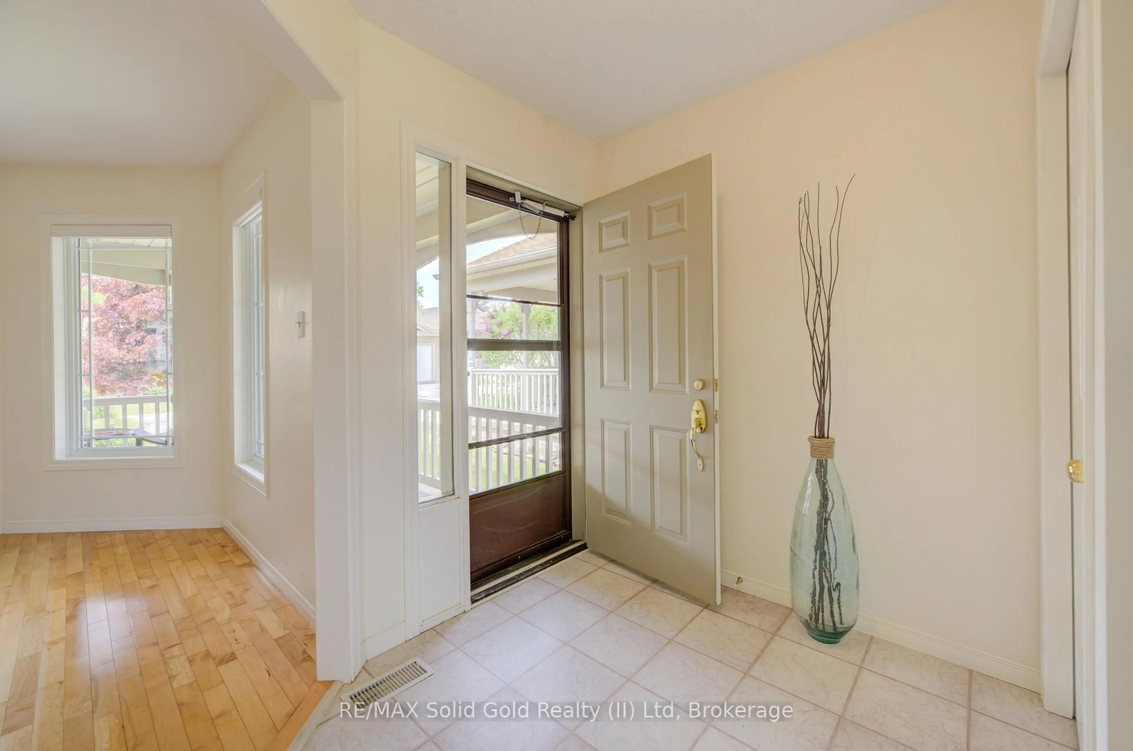Indoor entryway for 1662 Erbs Rd #5, Wilmot Ontario N0B 2L0