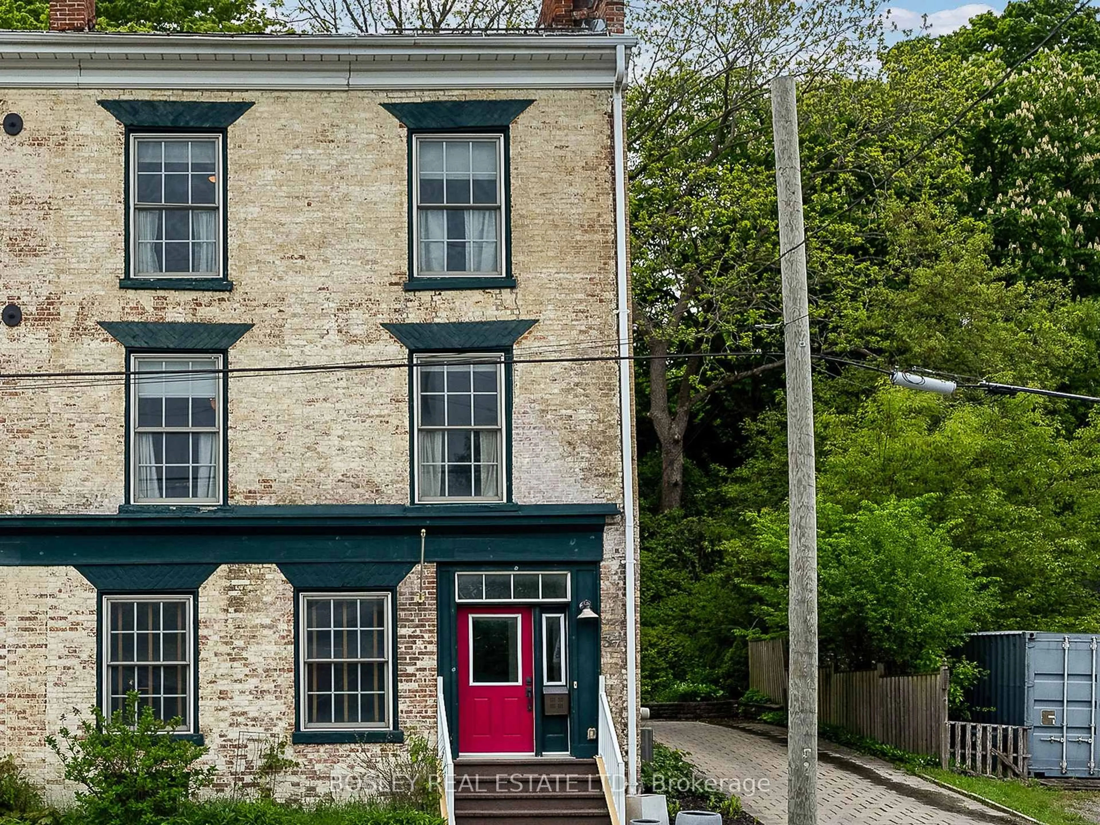 A pic from outside/outdoor area/front of a property/back of a property/a pic from drone, street for 37 Mill St, Port Hope Ontario L1A 2T1