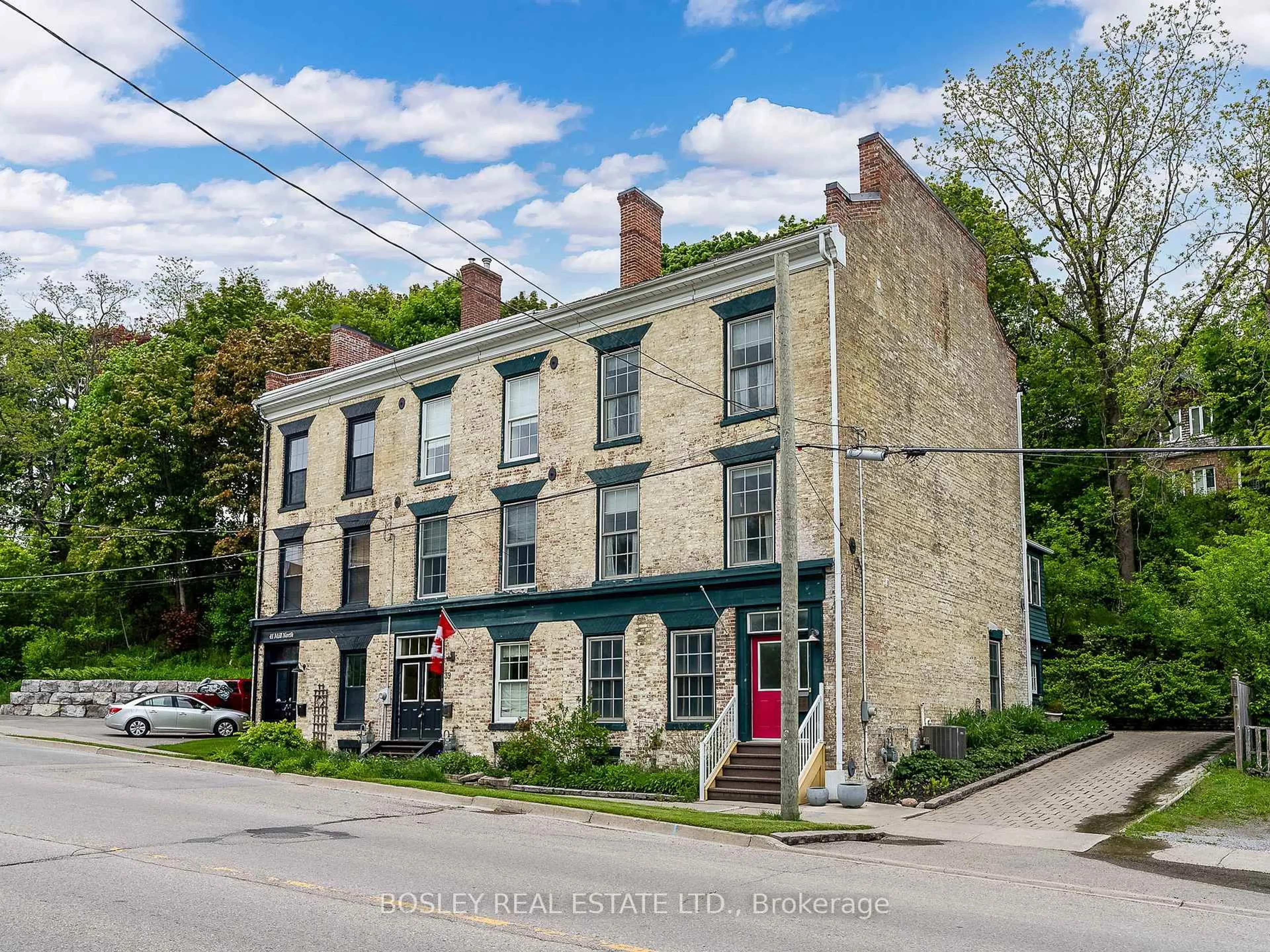 A pic from outside/outdoor area/front of a property/back of a property/a pic from drone, building for 37 Mill St, Port Hope Ontario L1A 2T1