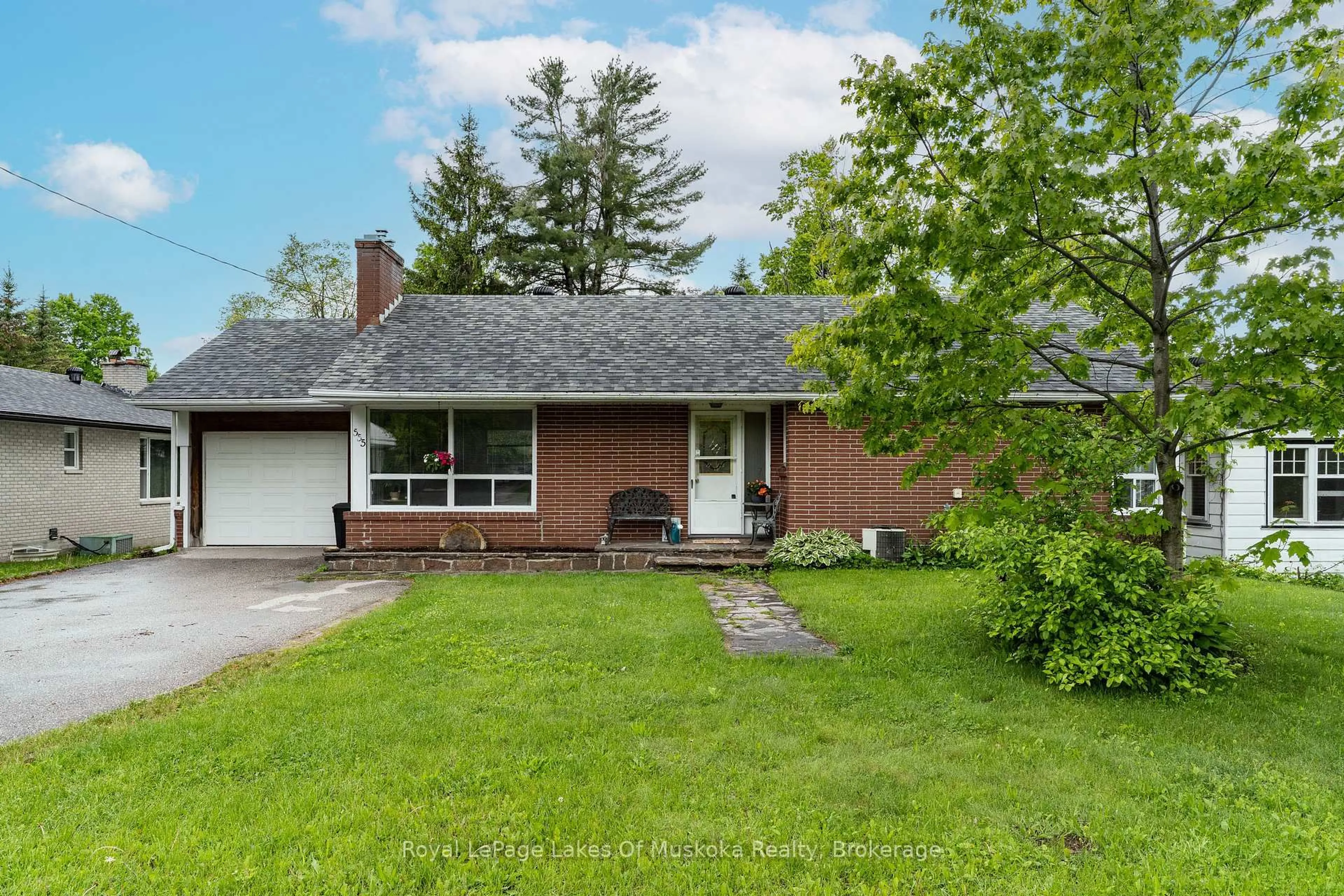 Home with brick exterior material, street for 555 Sarah St, Gravenhurst Ontario P1P 1E9