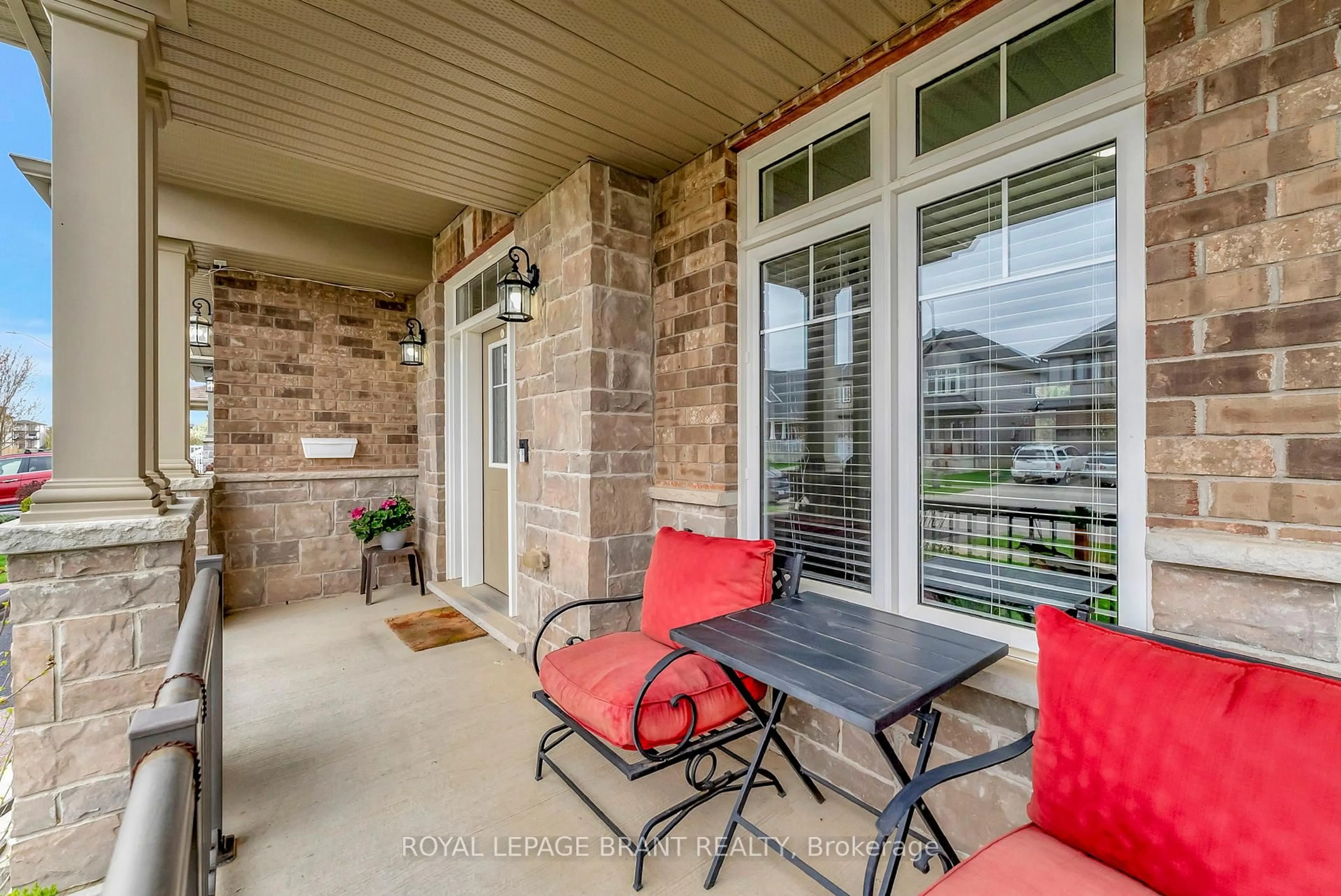 Patio, street for 34 Crawford Pl, Brant Ontario N3L 0A7